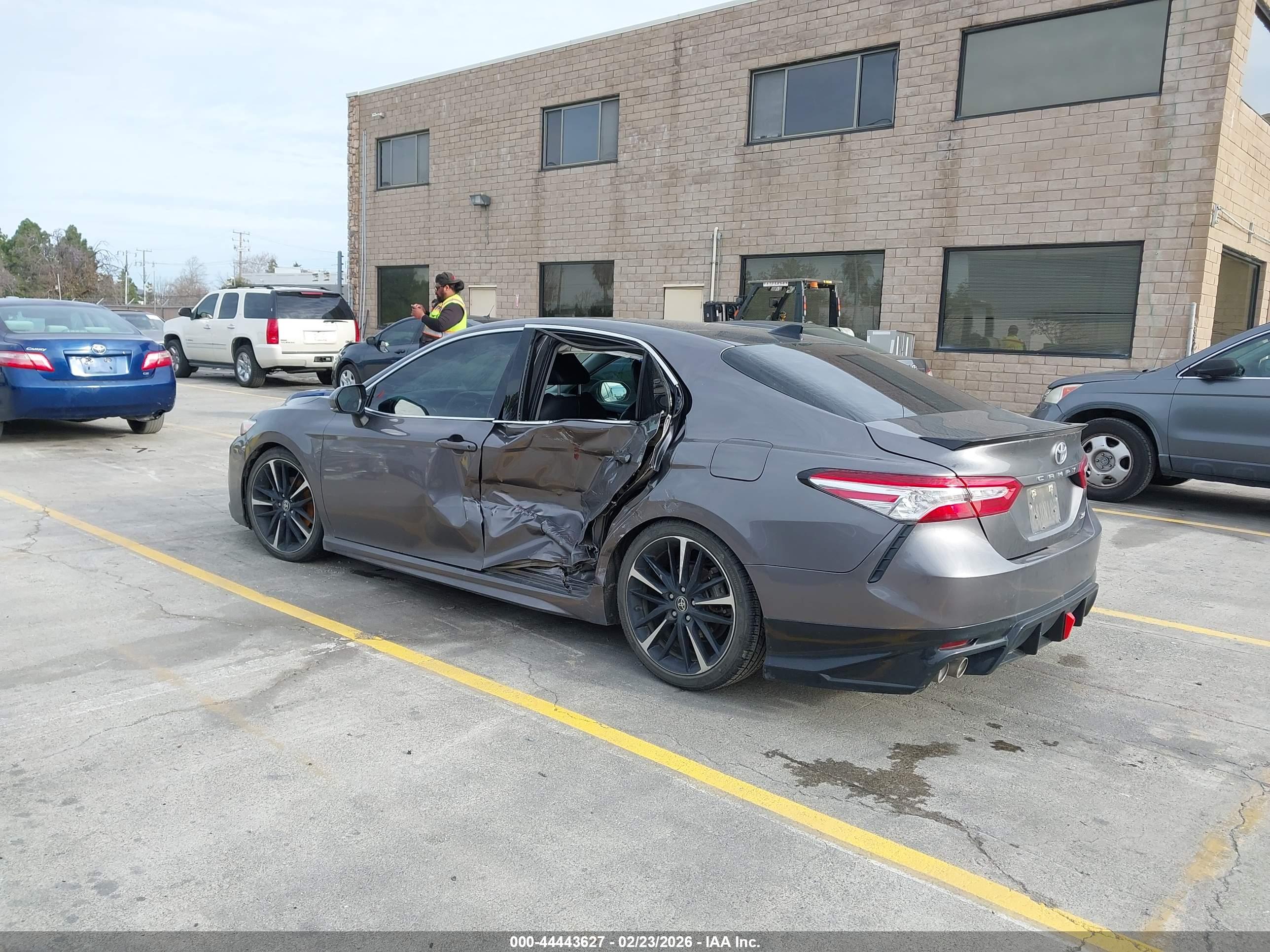 TOYOTA CAMRY image 3