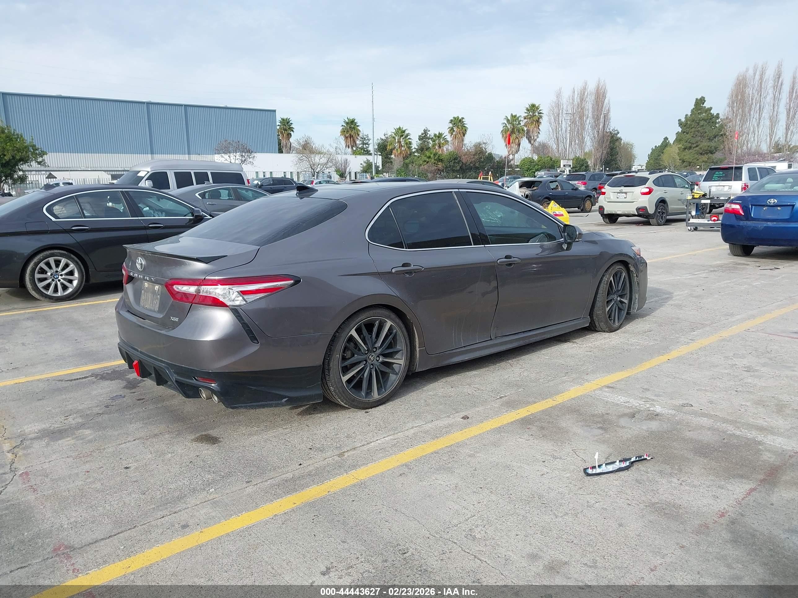 TOYOTA CAMRY image 4