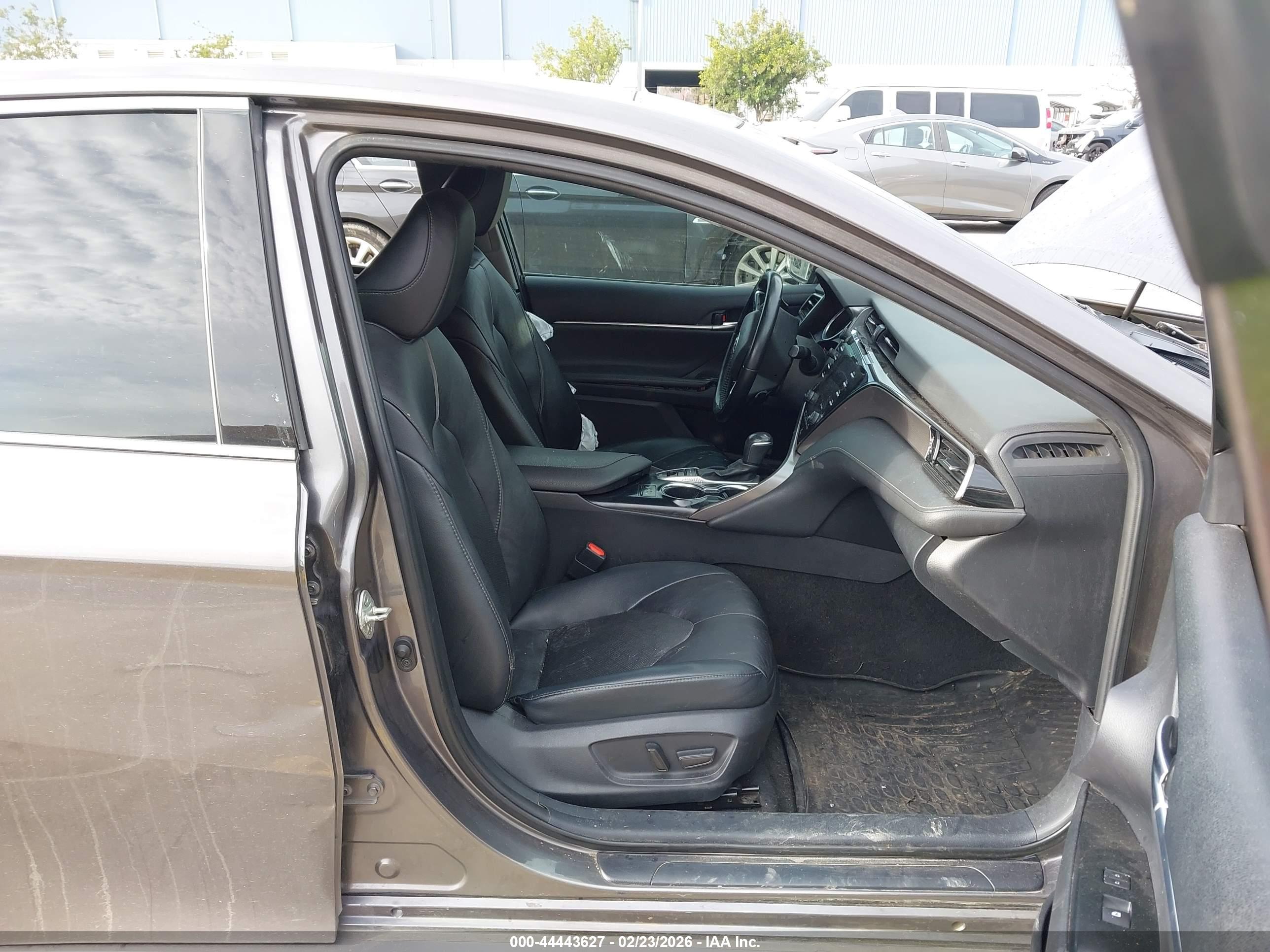 TOYOTA CAMRY image 5