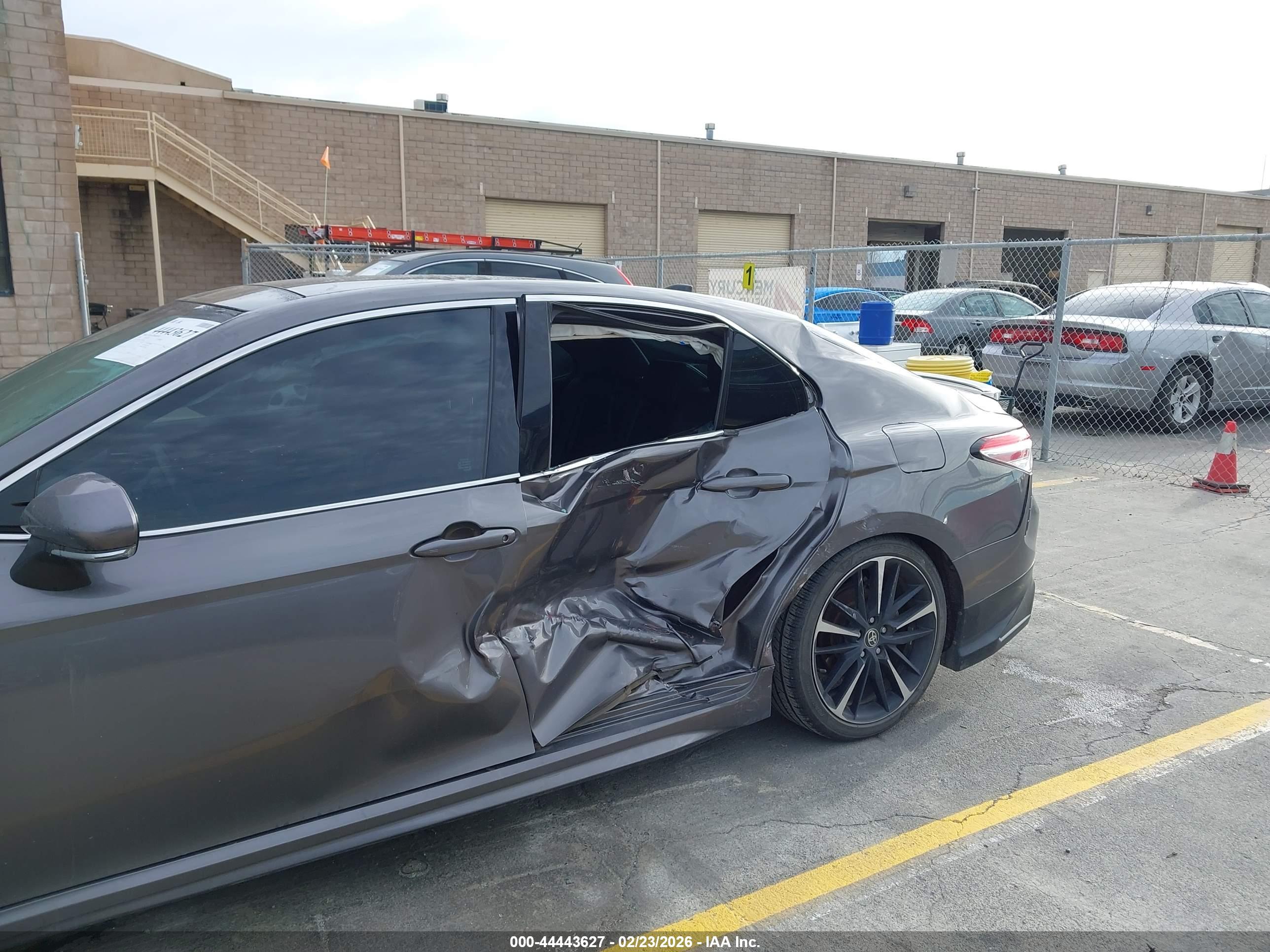 TOYOTA CAMRY image 6
