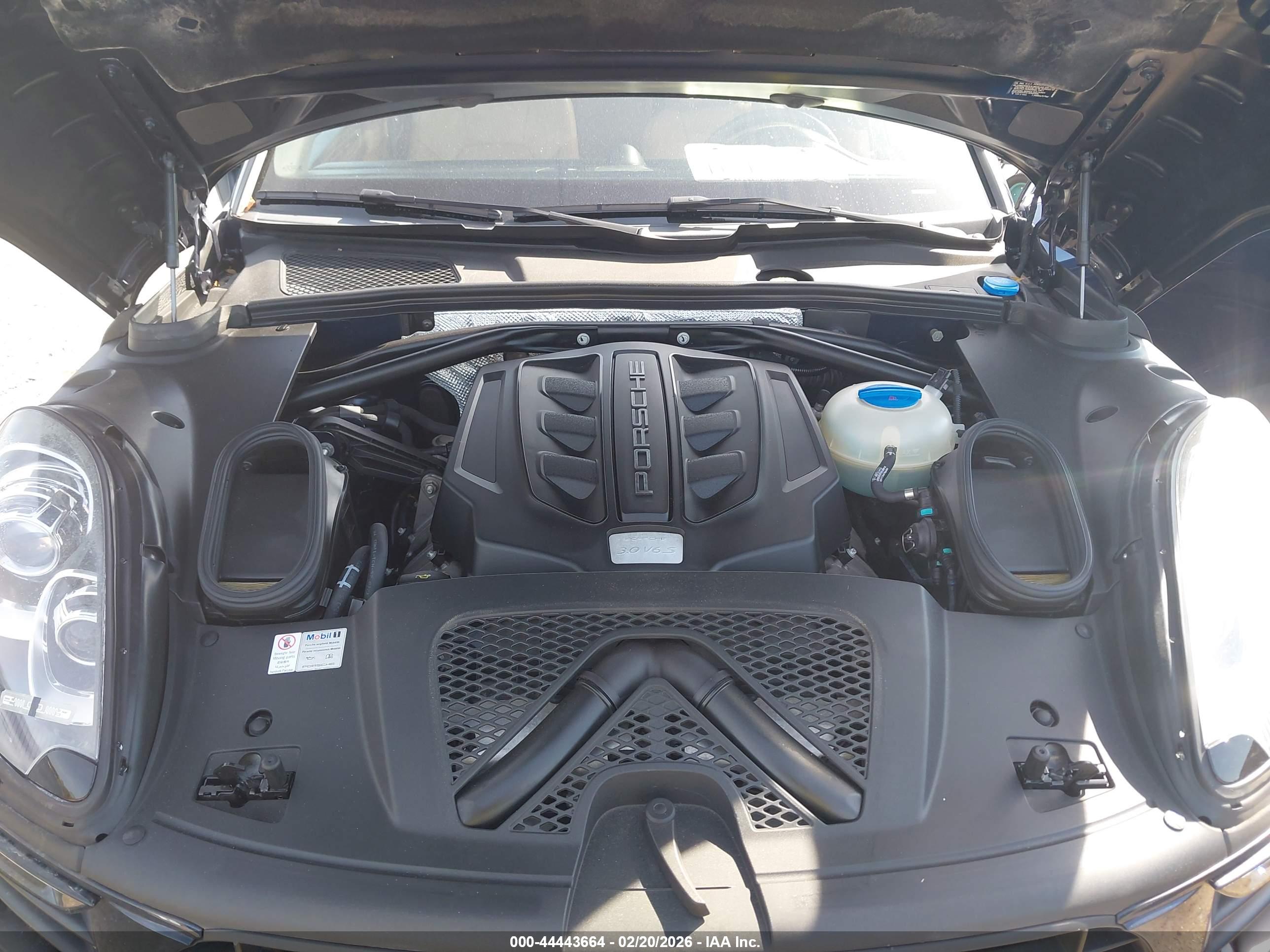 PORSCHE MACAN image 10