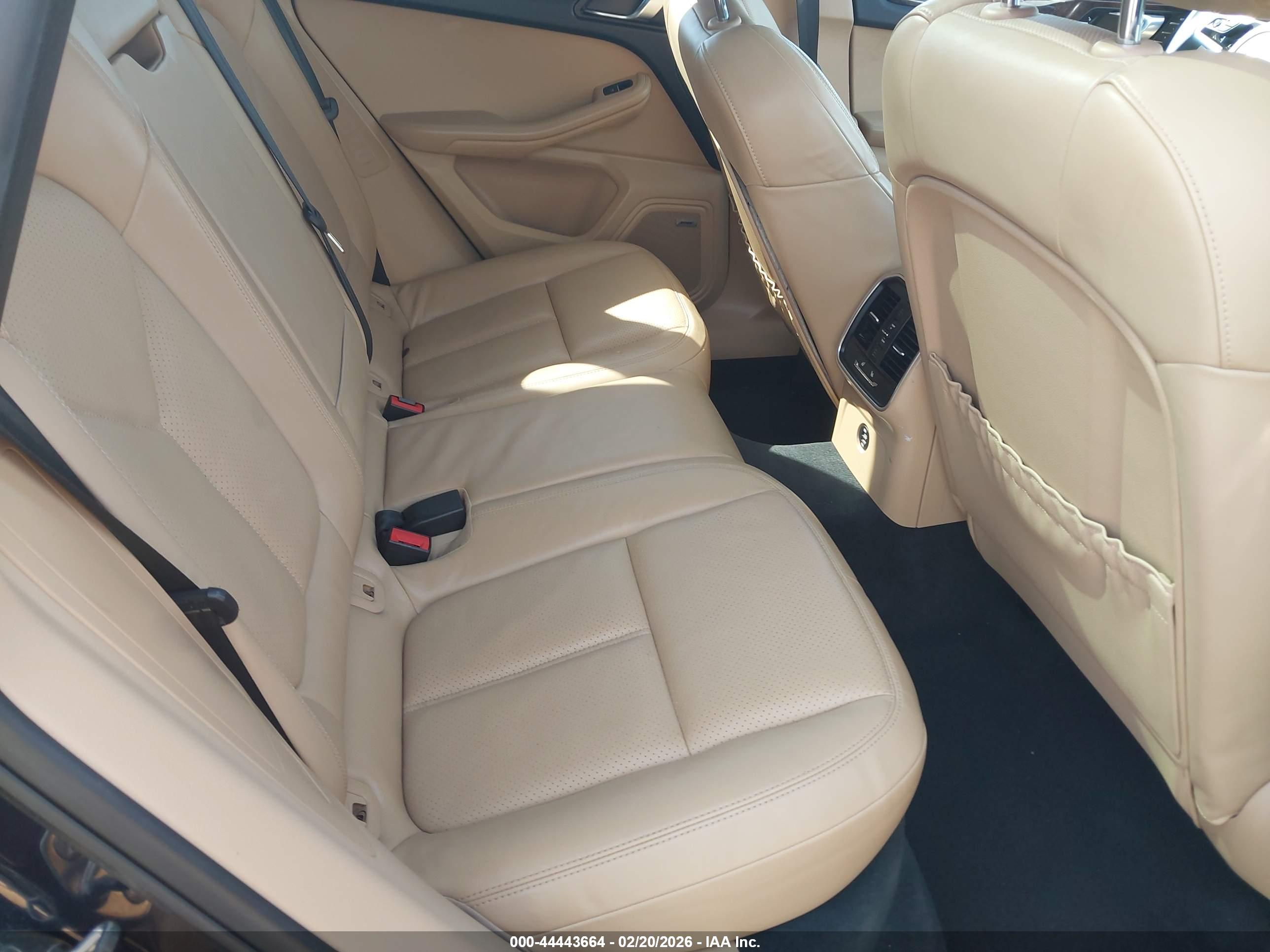 PORSCHE MACAN image 8