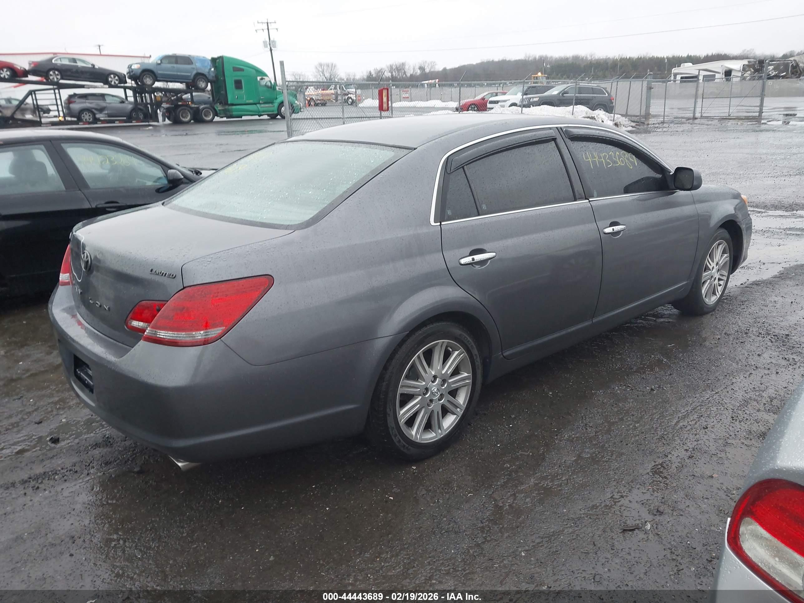 TOYOTA AVALON image 4