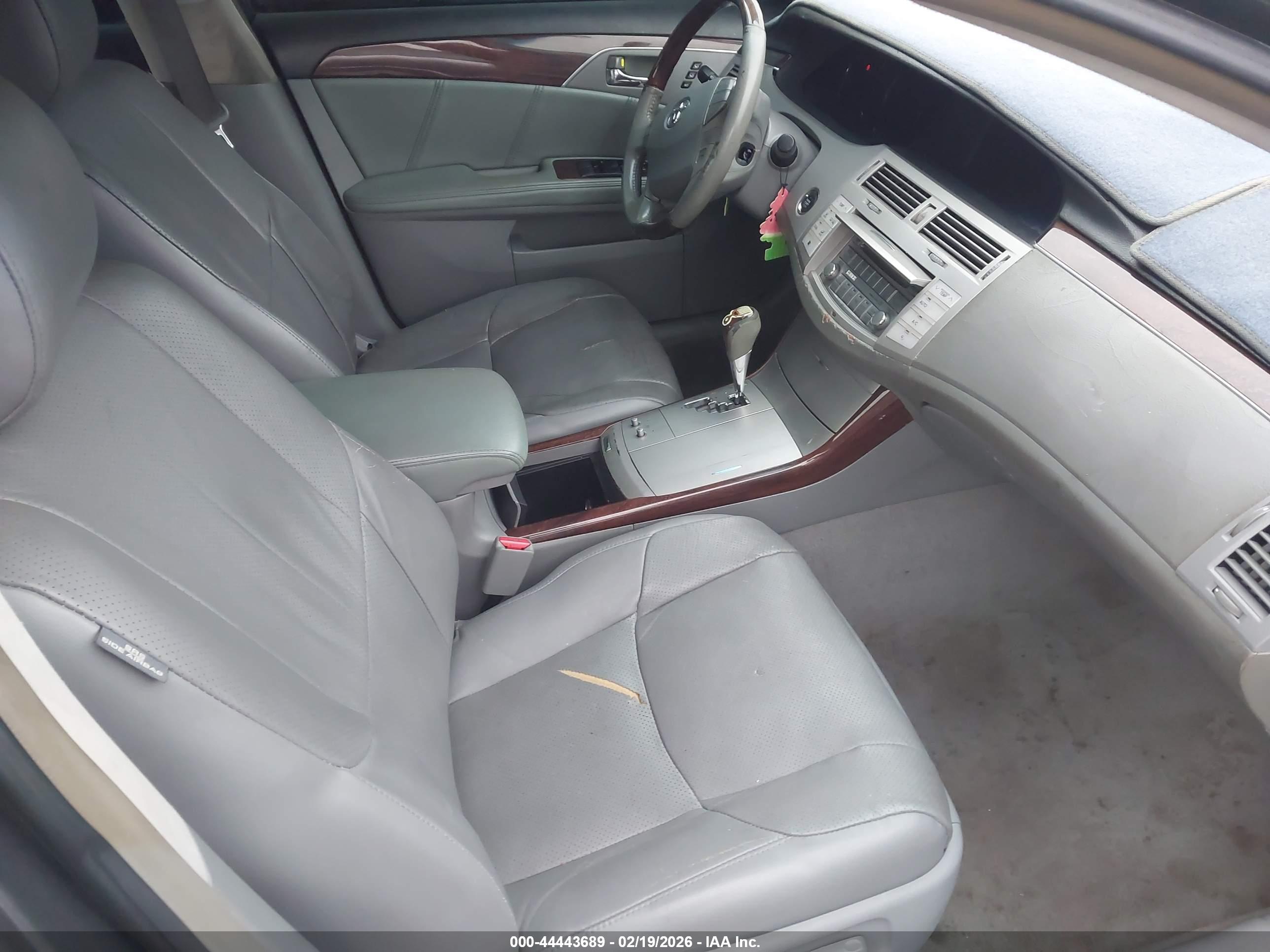 TOYOTA AVALON image 5