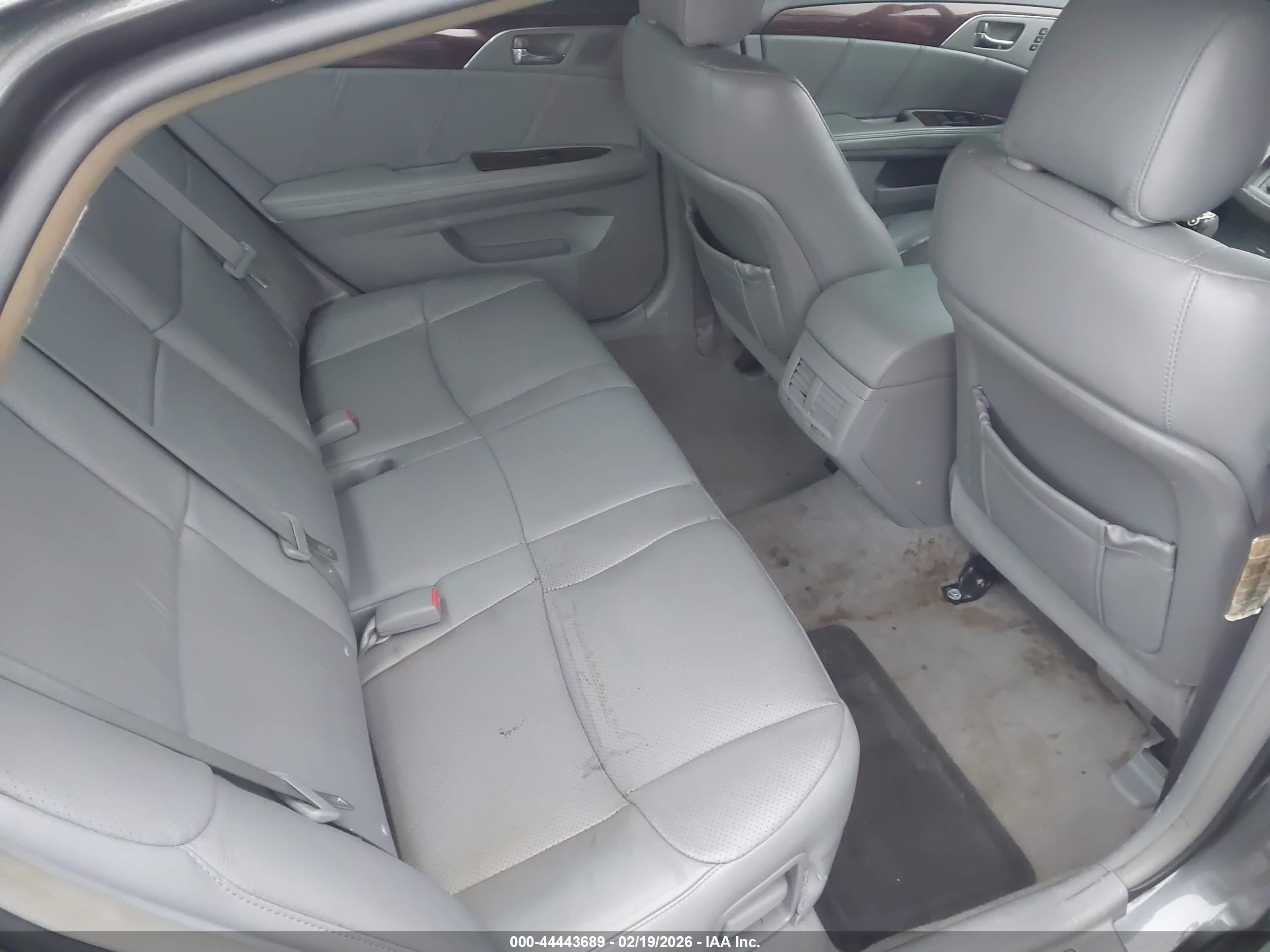 TOYOTA AVALON image 8