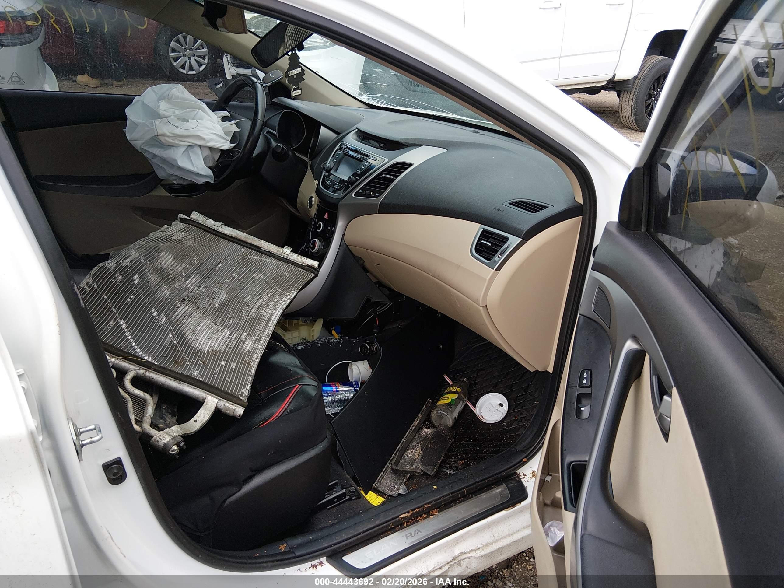 HYUNDAI ELANTRA image 5