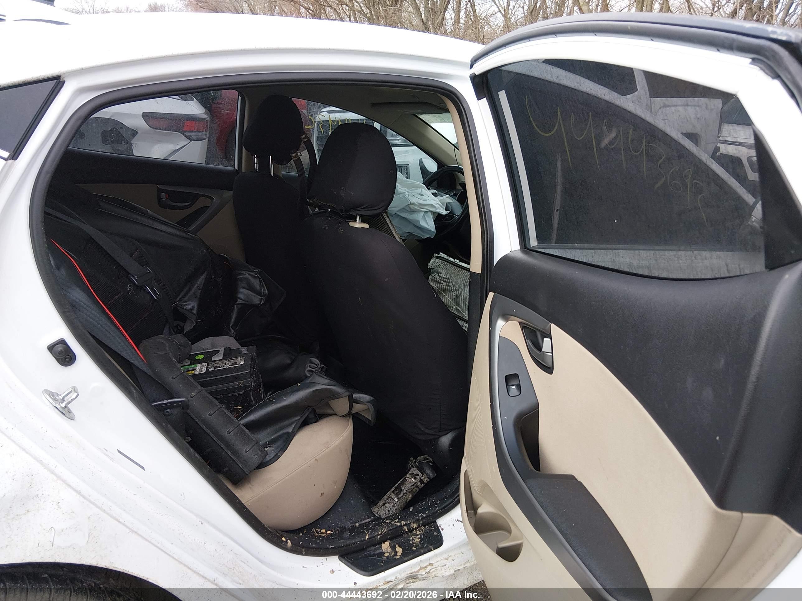 HYUNDAI ELANTRA image 8