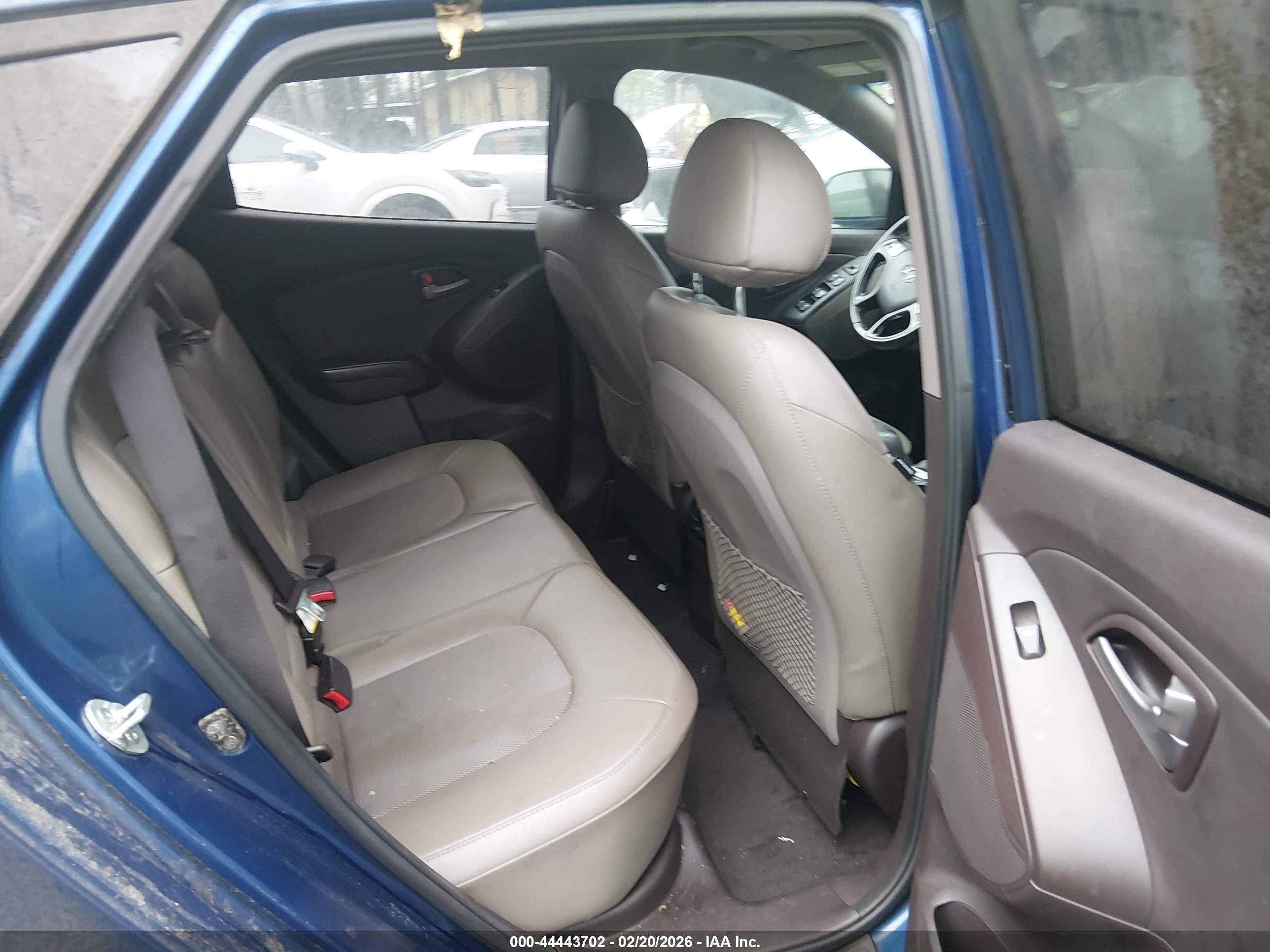 HYUNDAI TUCSON image 8