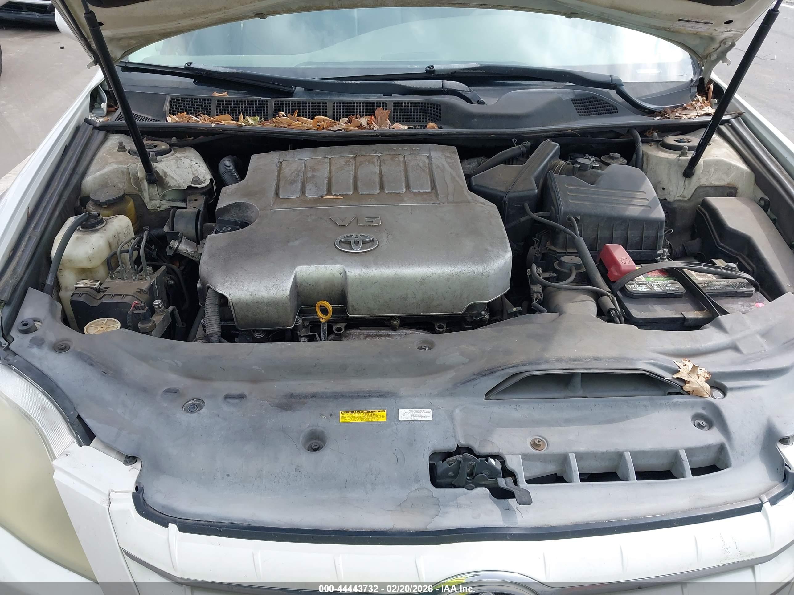 TOYOTA AVALON image 10