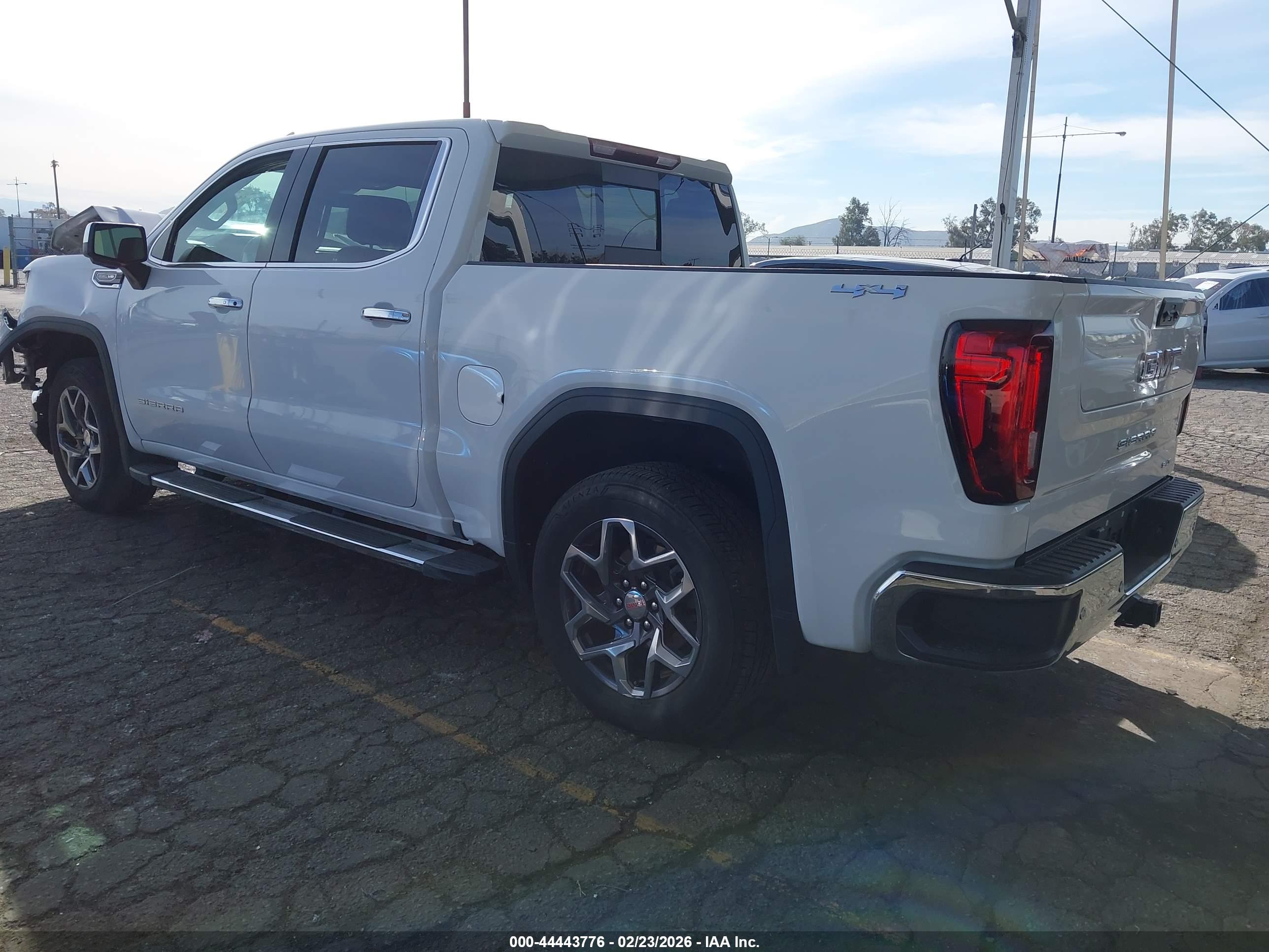 GMC SIERRA image 3