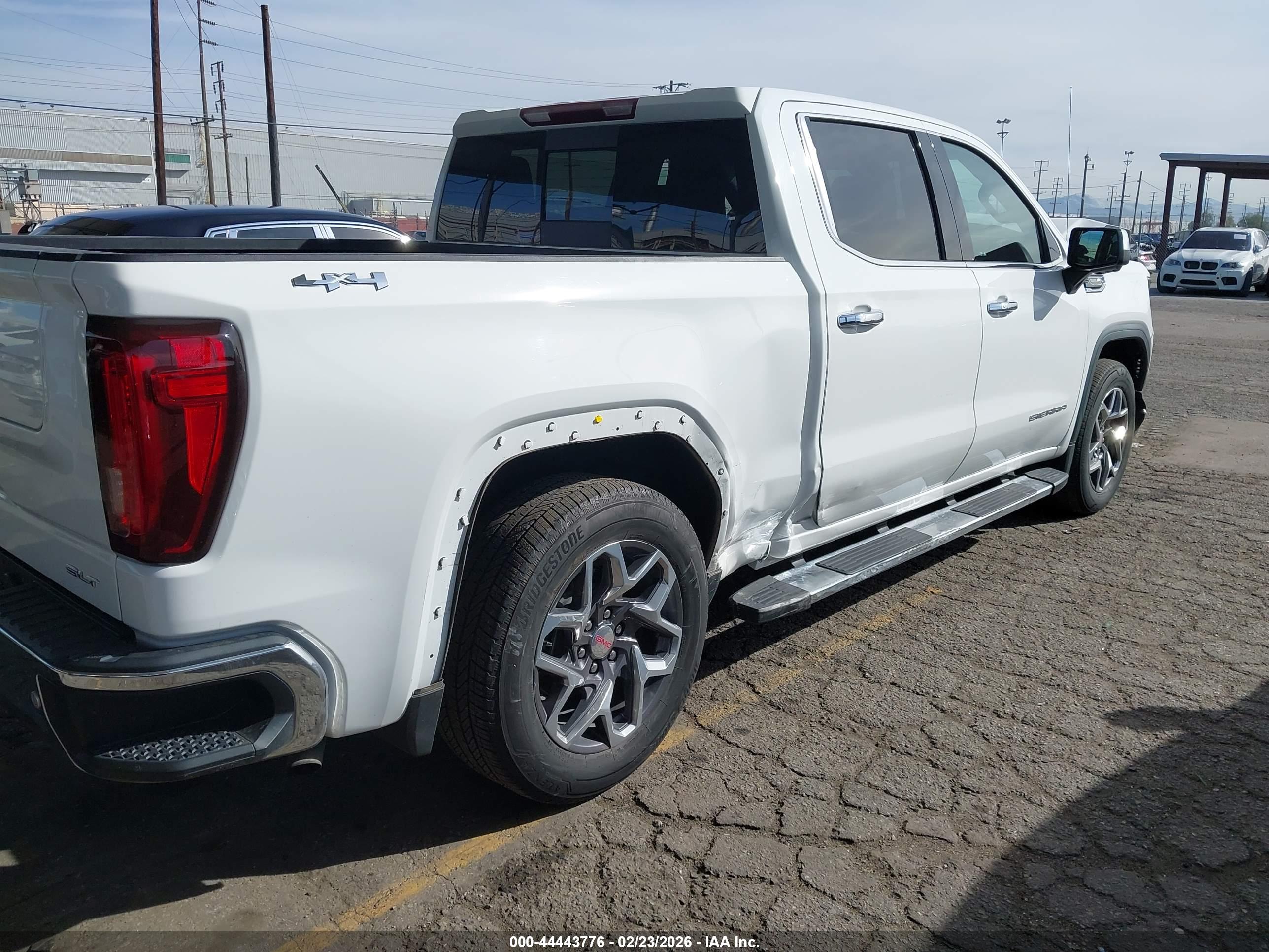 GMC SIERRA image 4