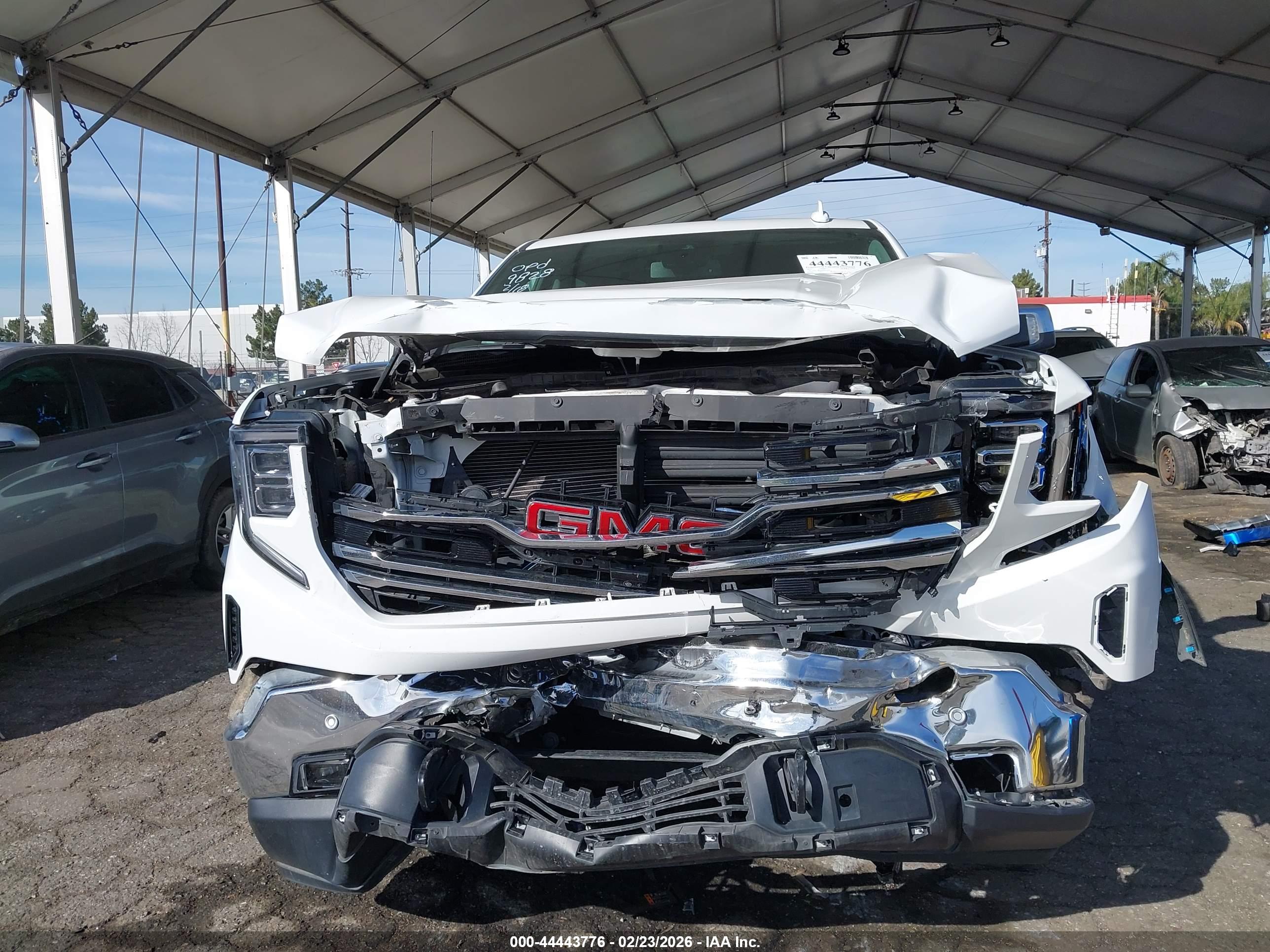 GMC SIERRA image 6
