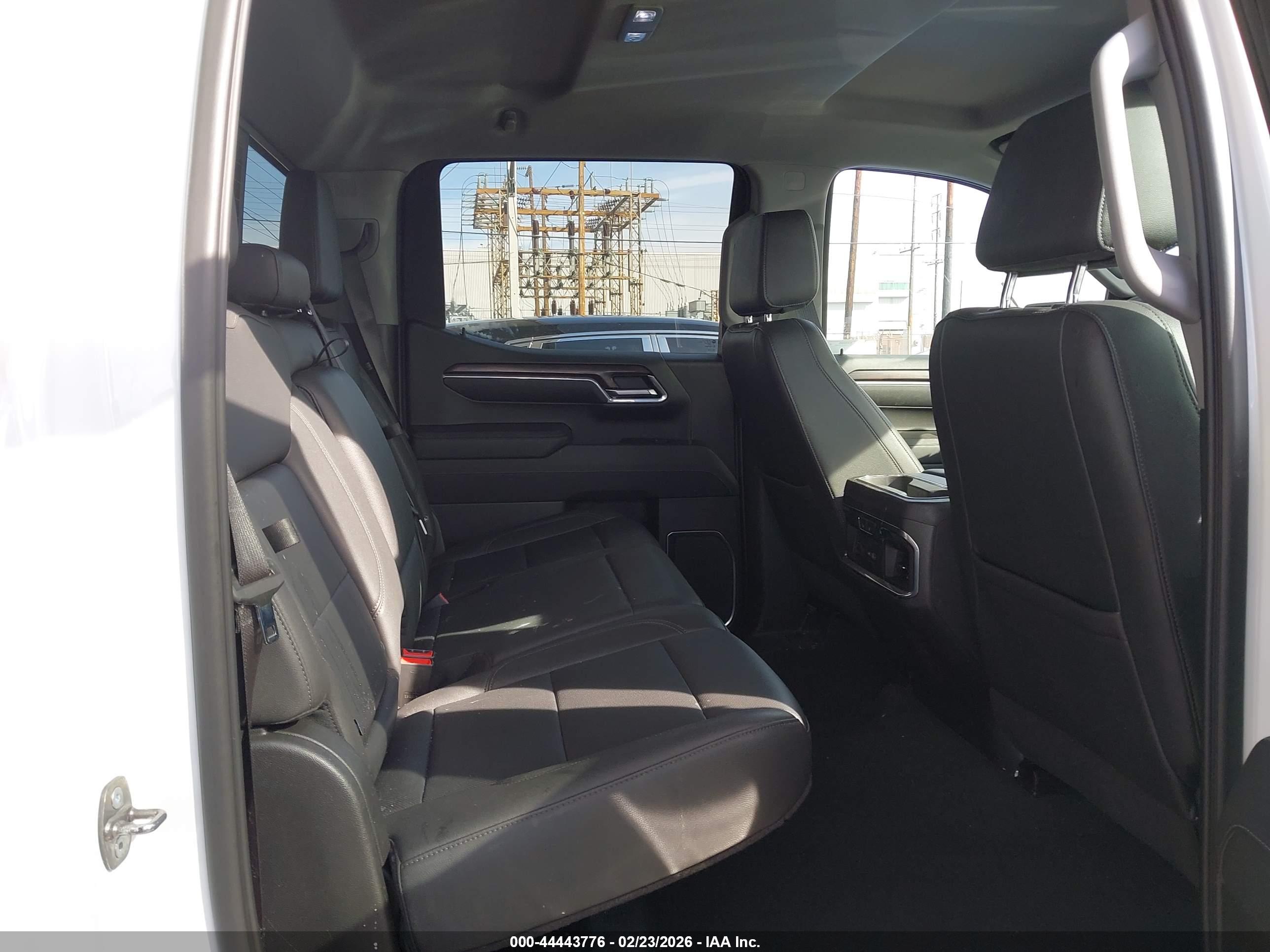 GMC SIERRA image 8