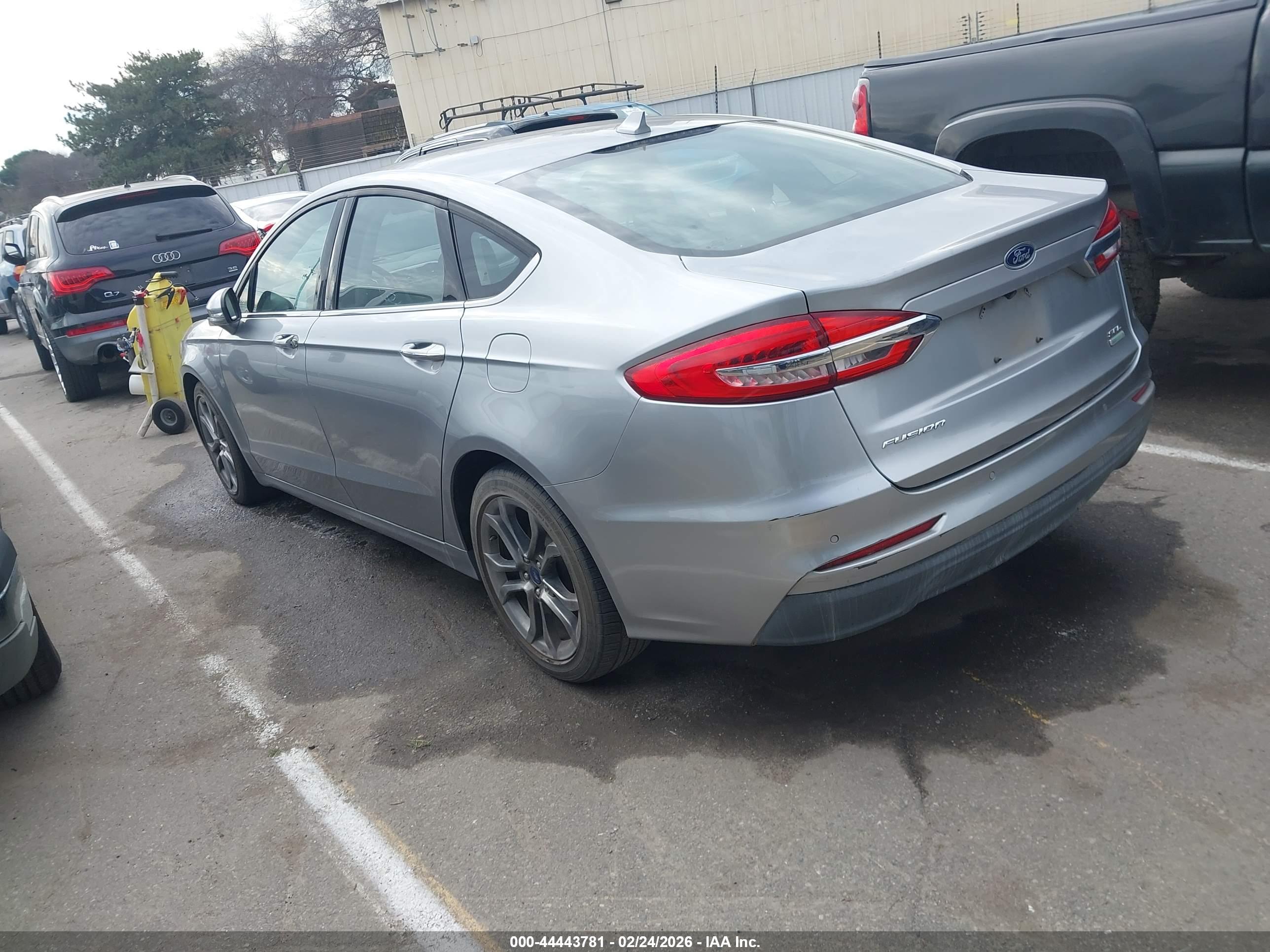 FORD FUSION image 3