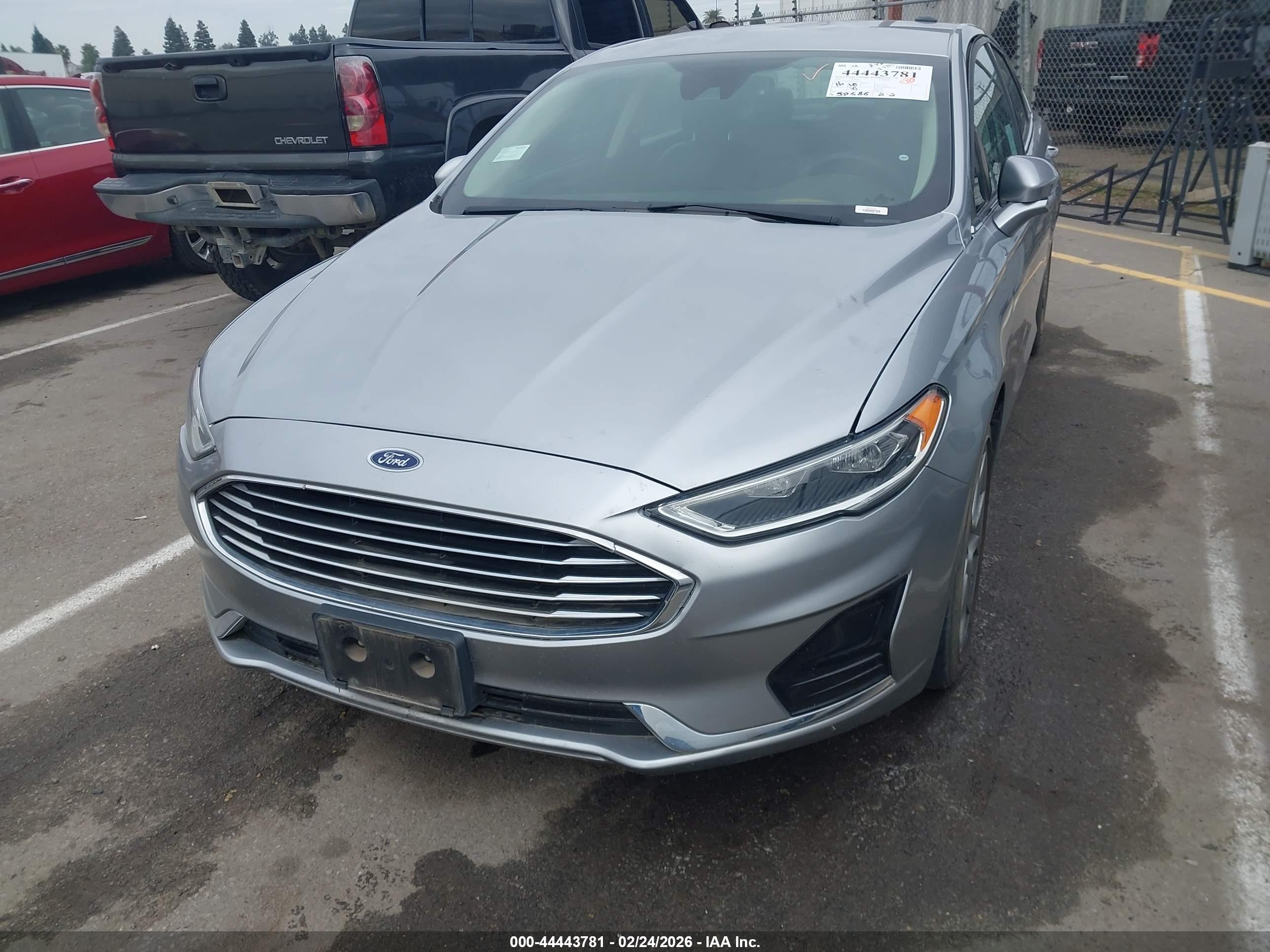 FORD FUSION image 6