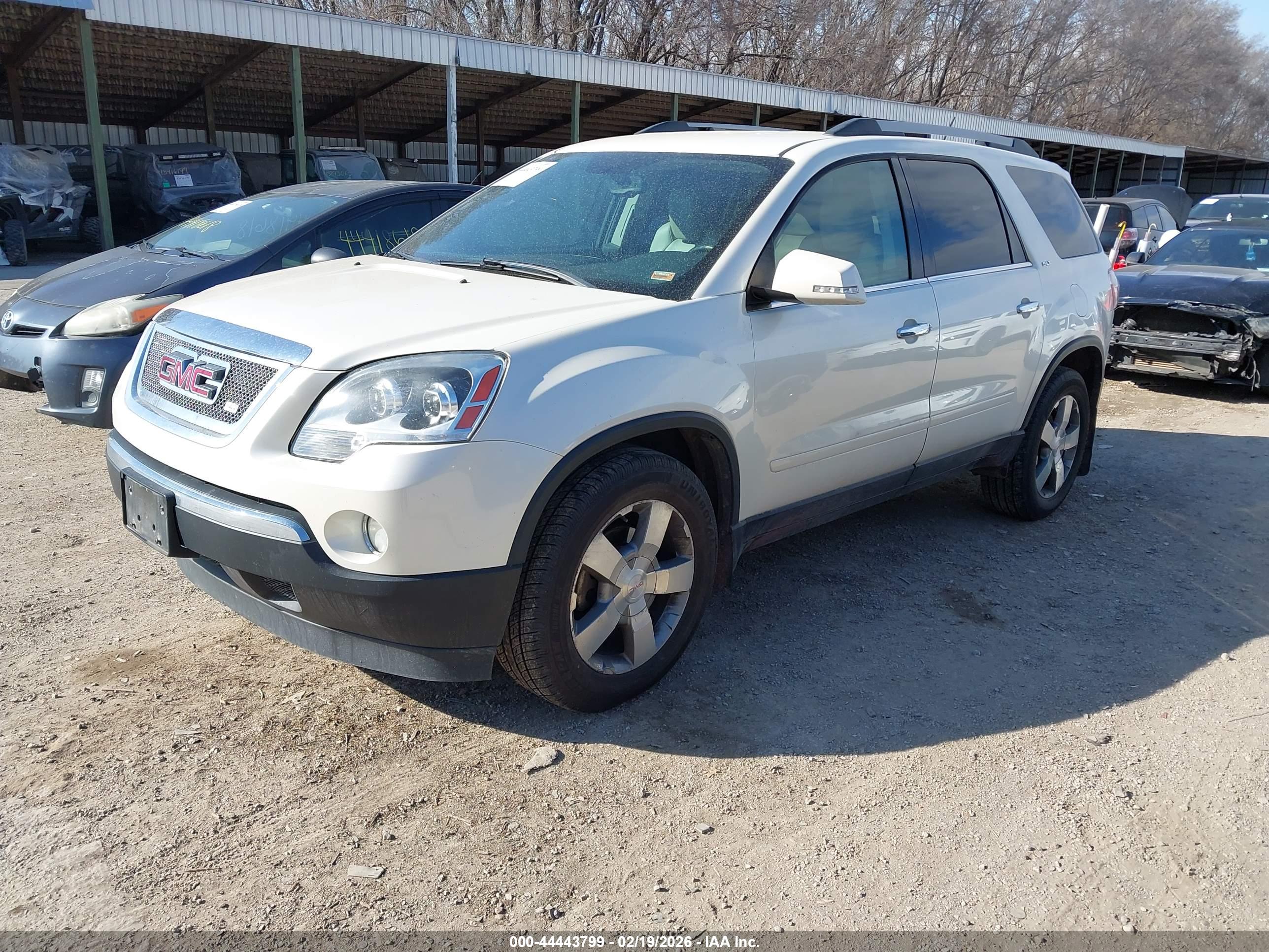 GMC ACADIA image 2