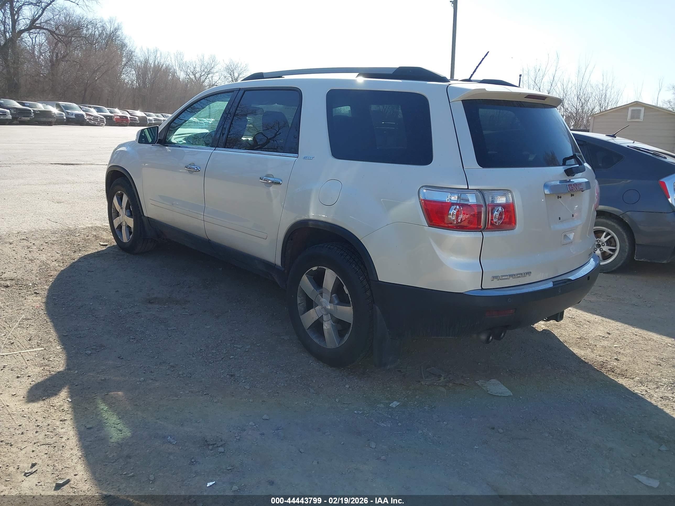 GMC ACADIA image 3
