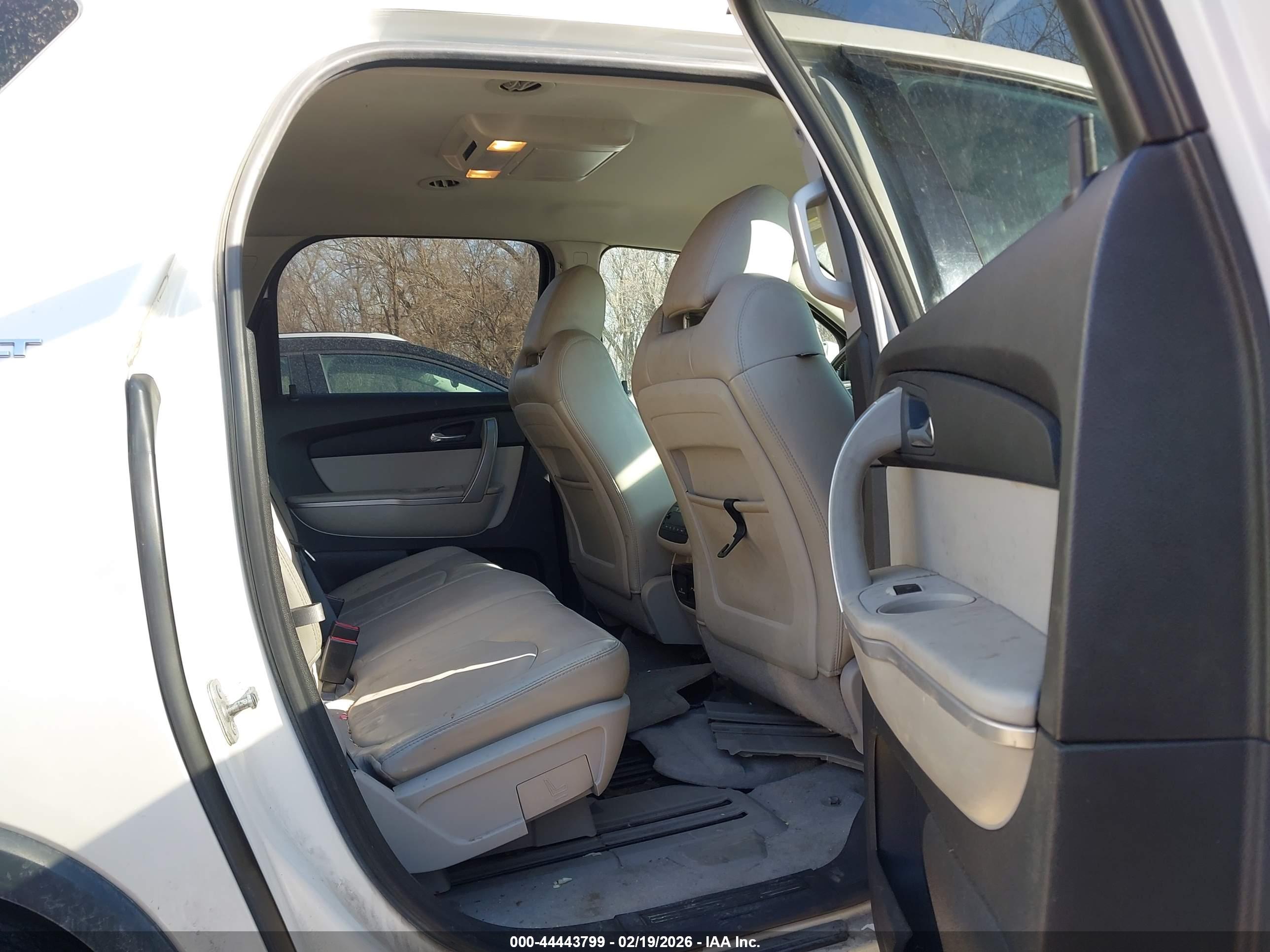 GMC ACADIA image 8