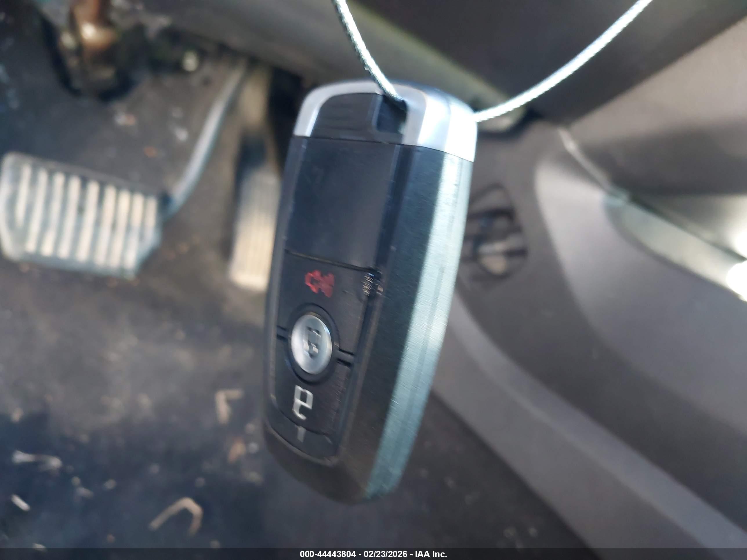 FORD FUSION image 11