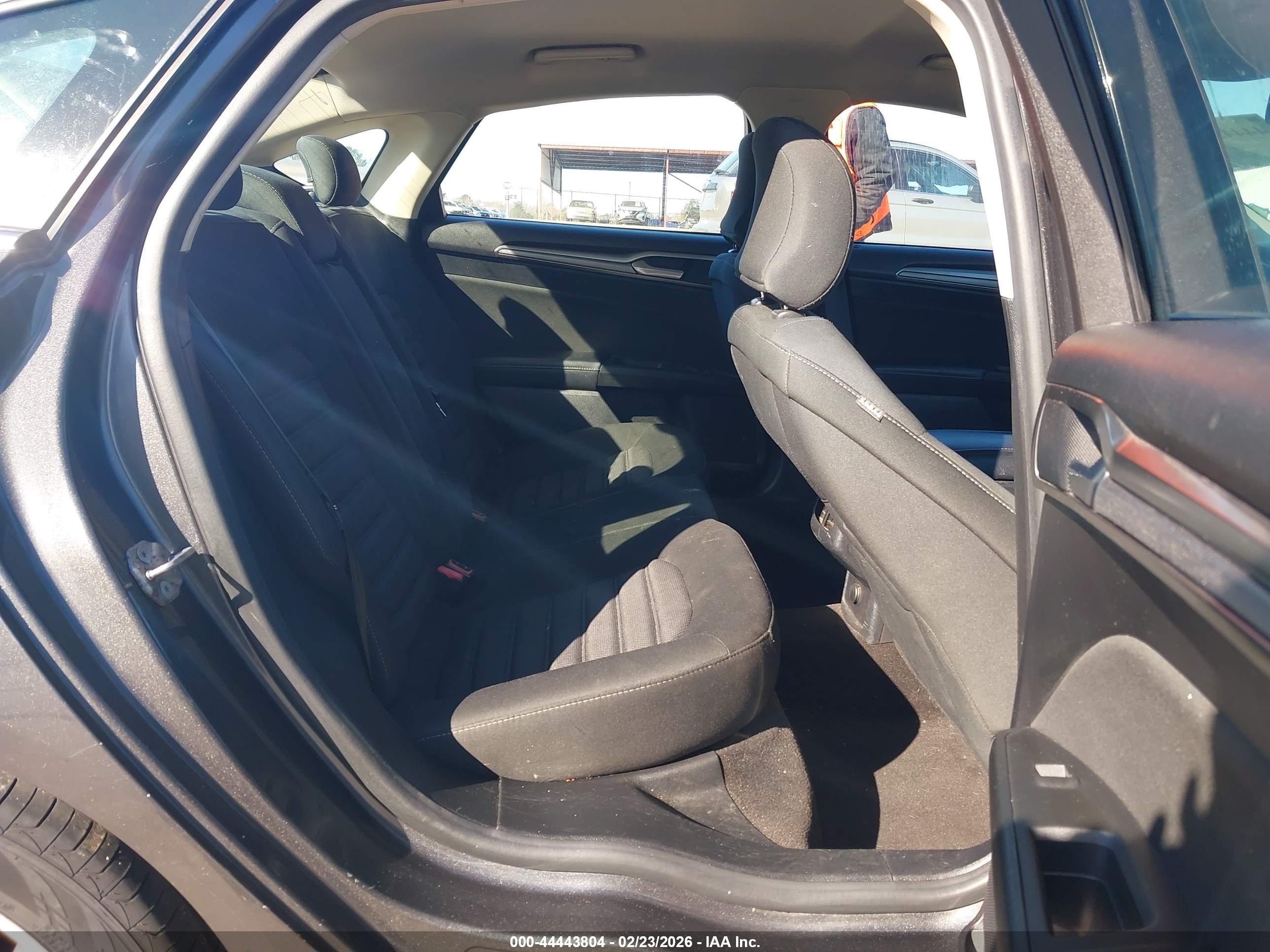 FORD FUSION image 8