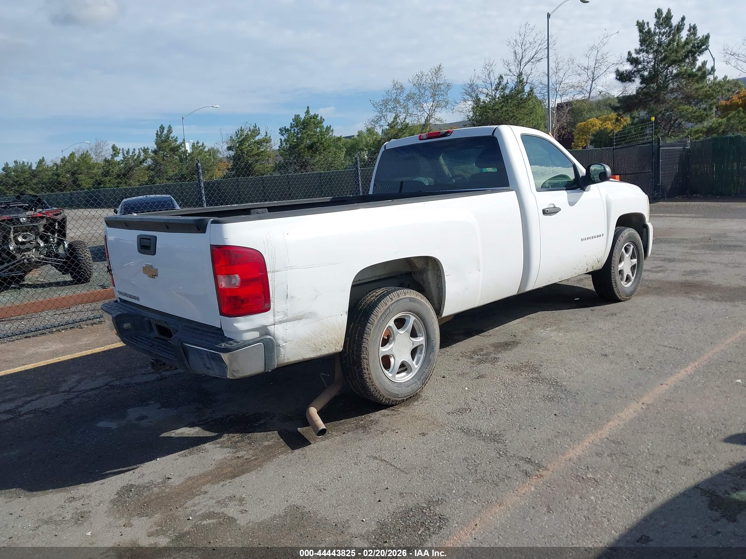 CHEVROLET SILVERADO image 4