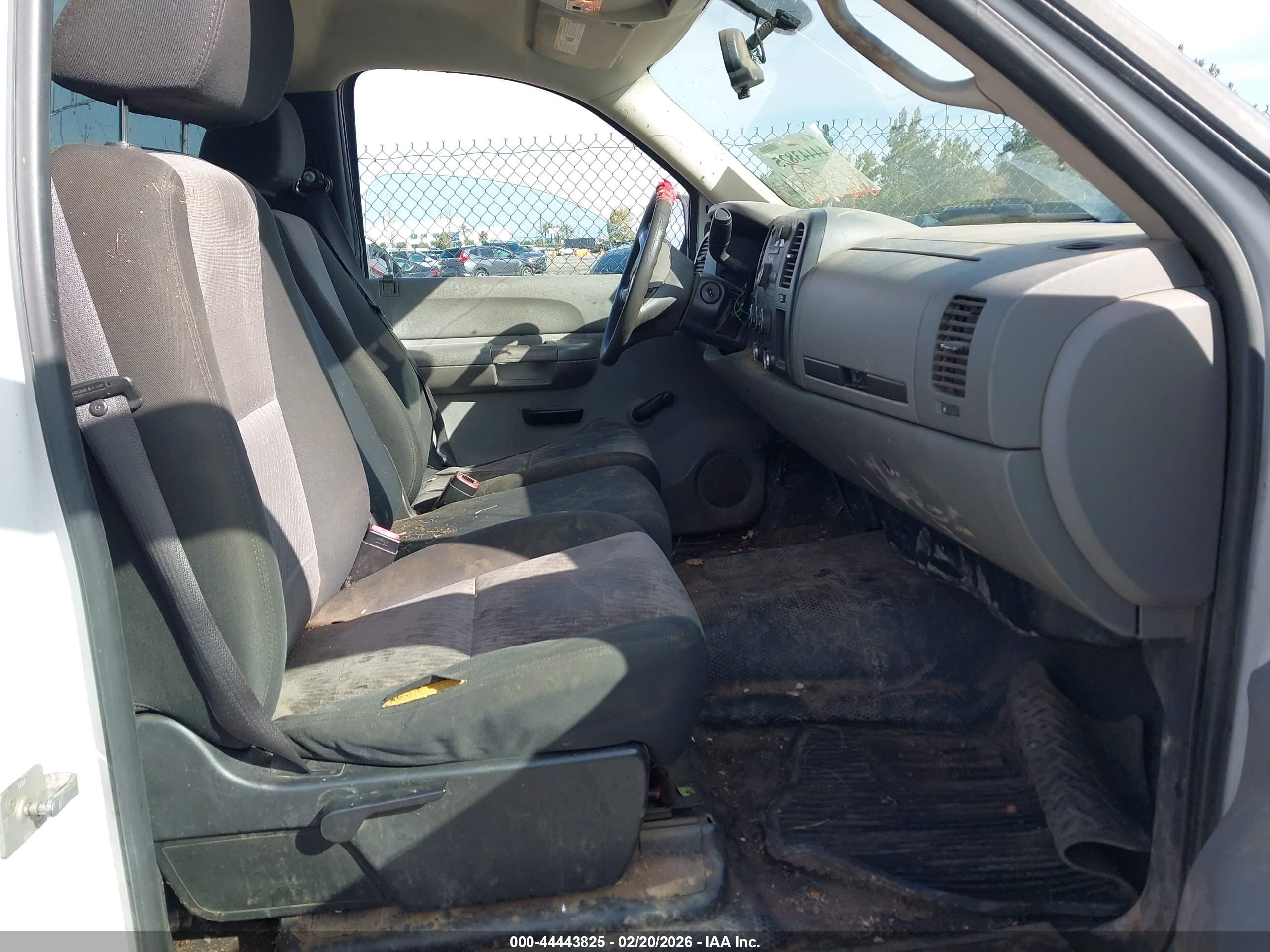 CHEVROLET SILVERADO image 5