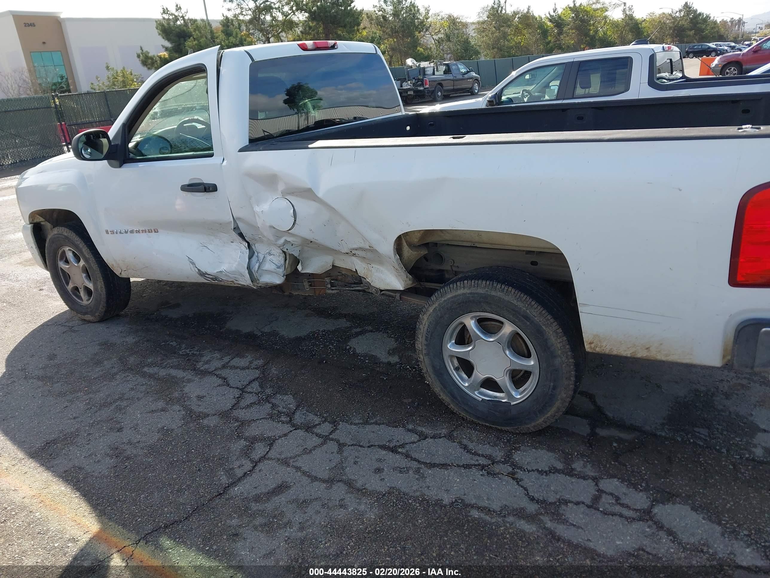 CHEVROLET SILVERADO image 6