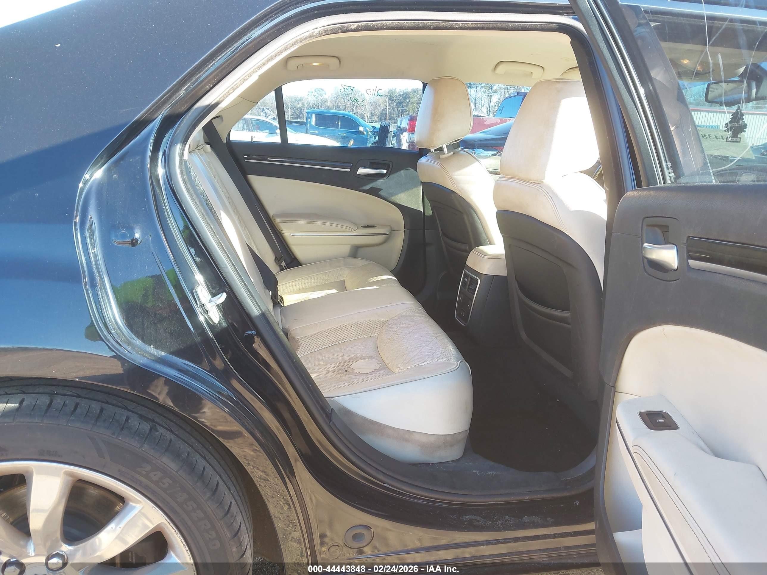 CHRYSLER 300 image 8