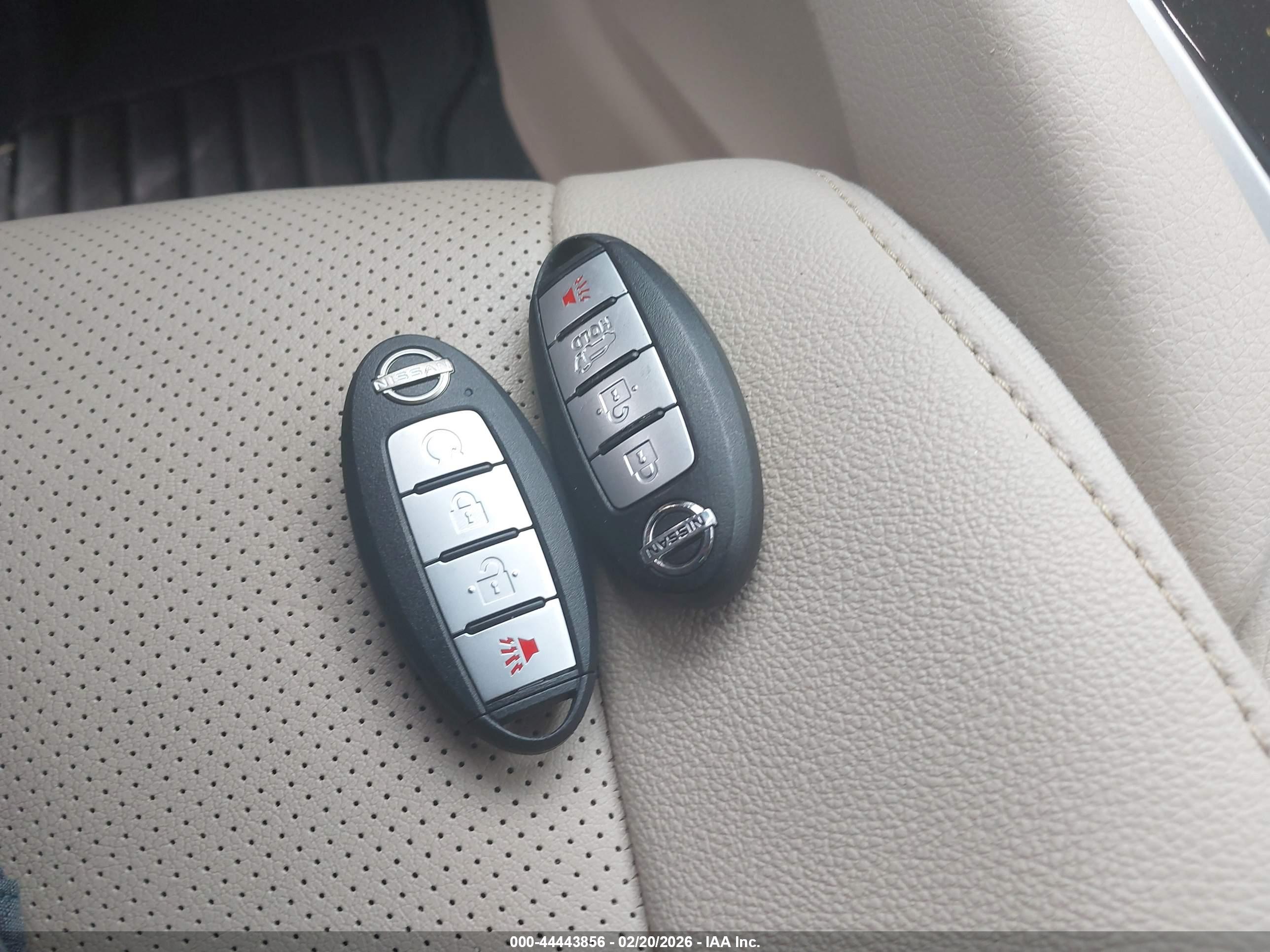 NISSAN ROGUE image 11
