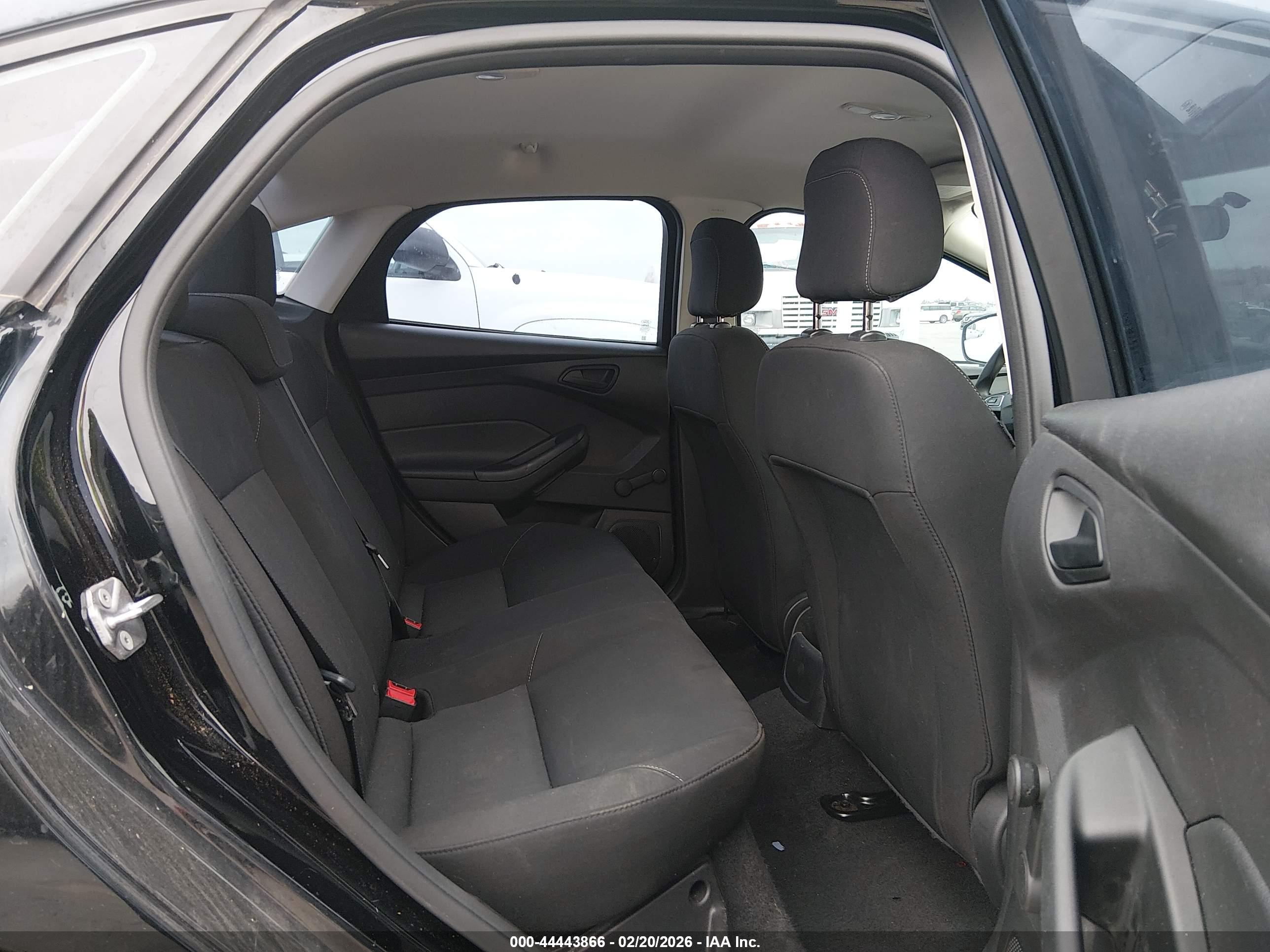 FORD FOCUS image 8