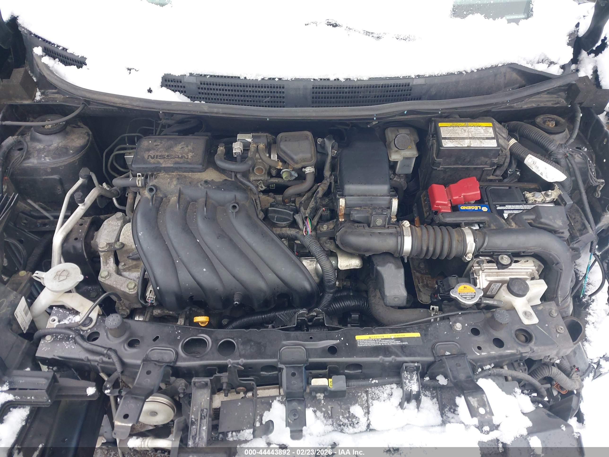 NISSAN VERSA image 10