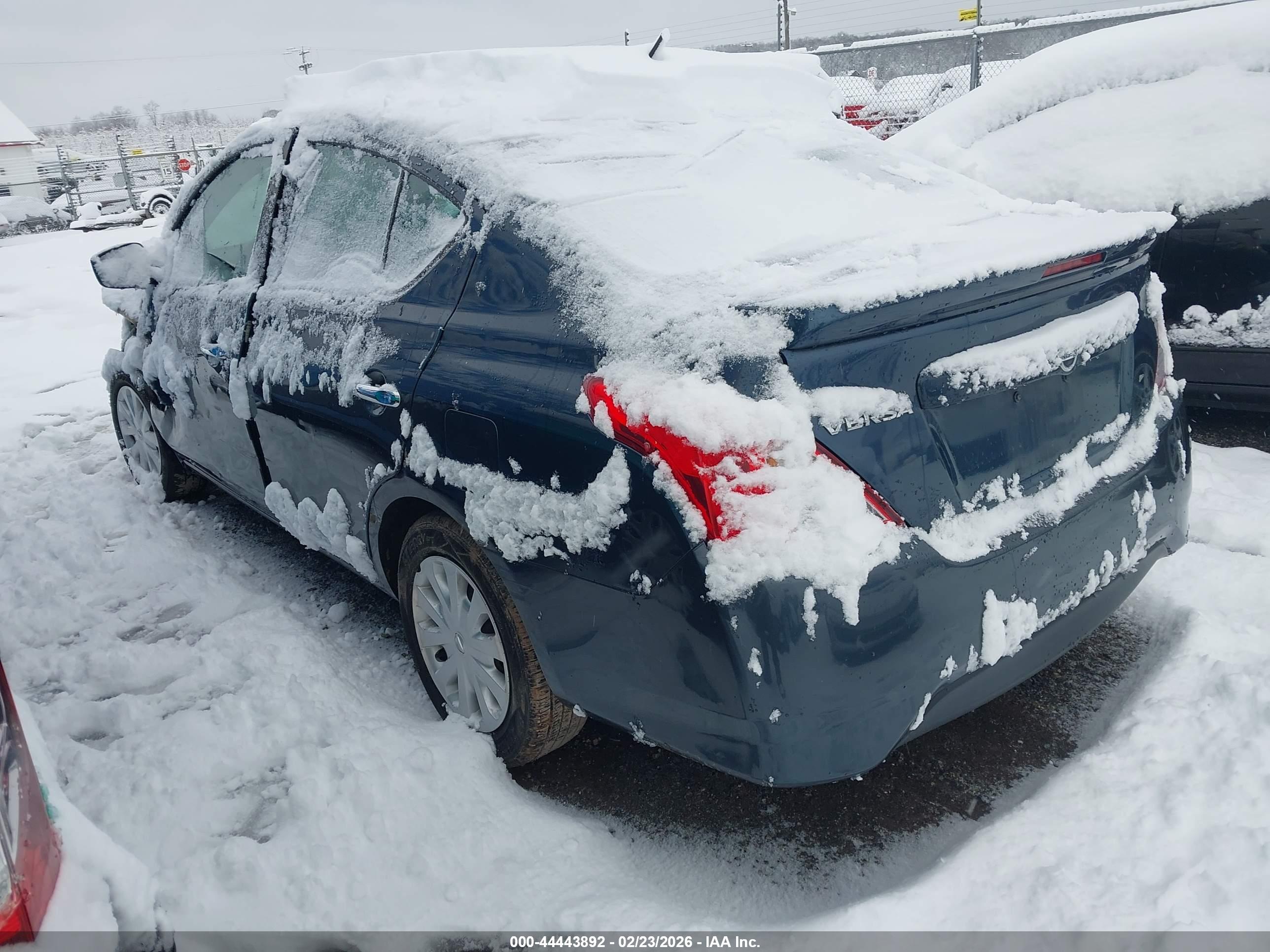 NISSAN VERSA image 3