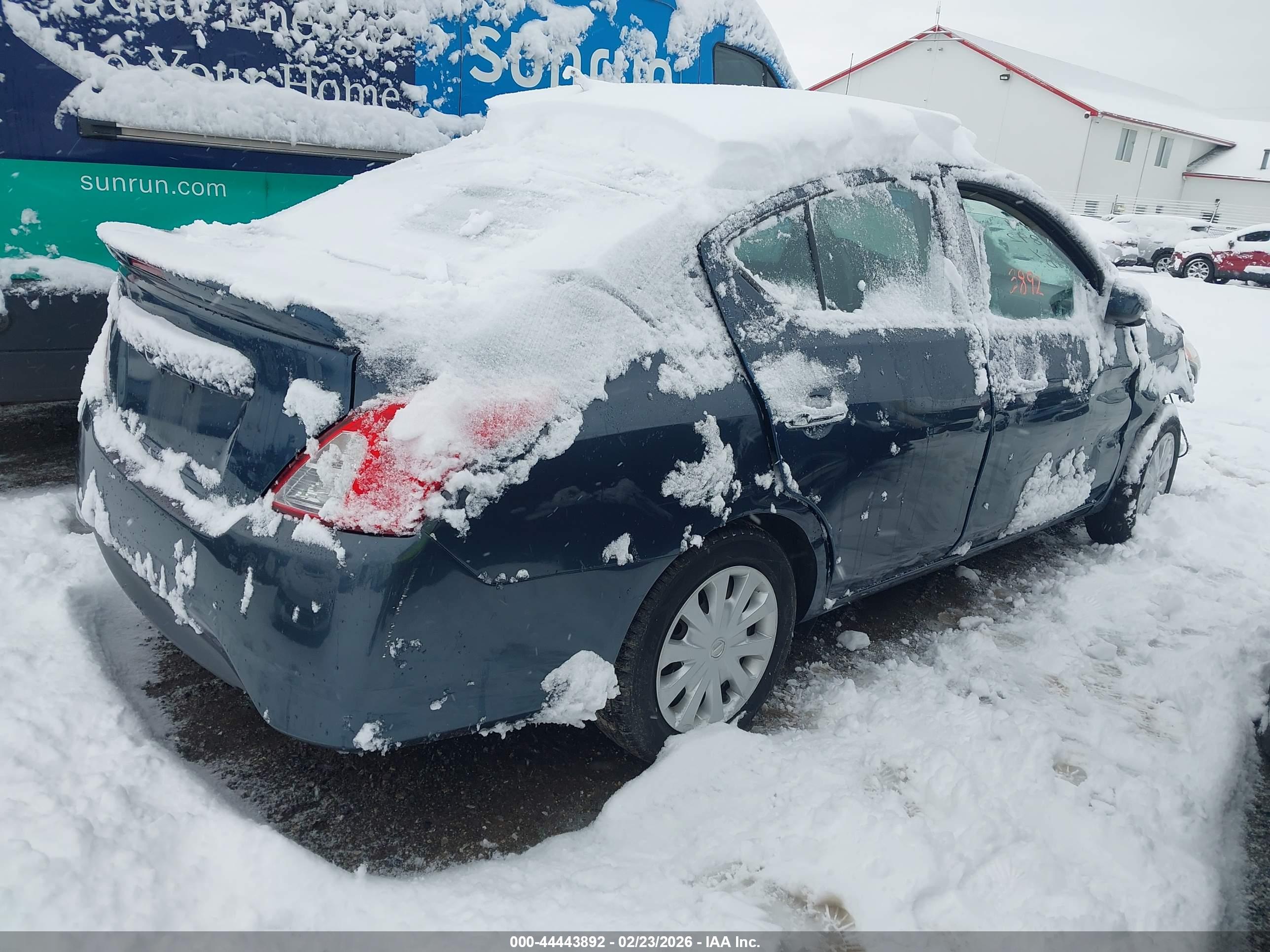 NISSAN VERSA image 4