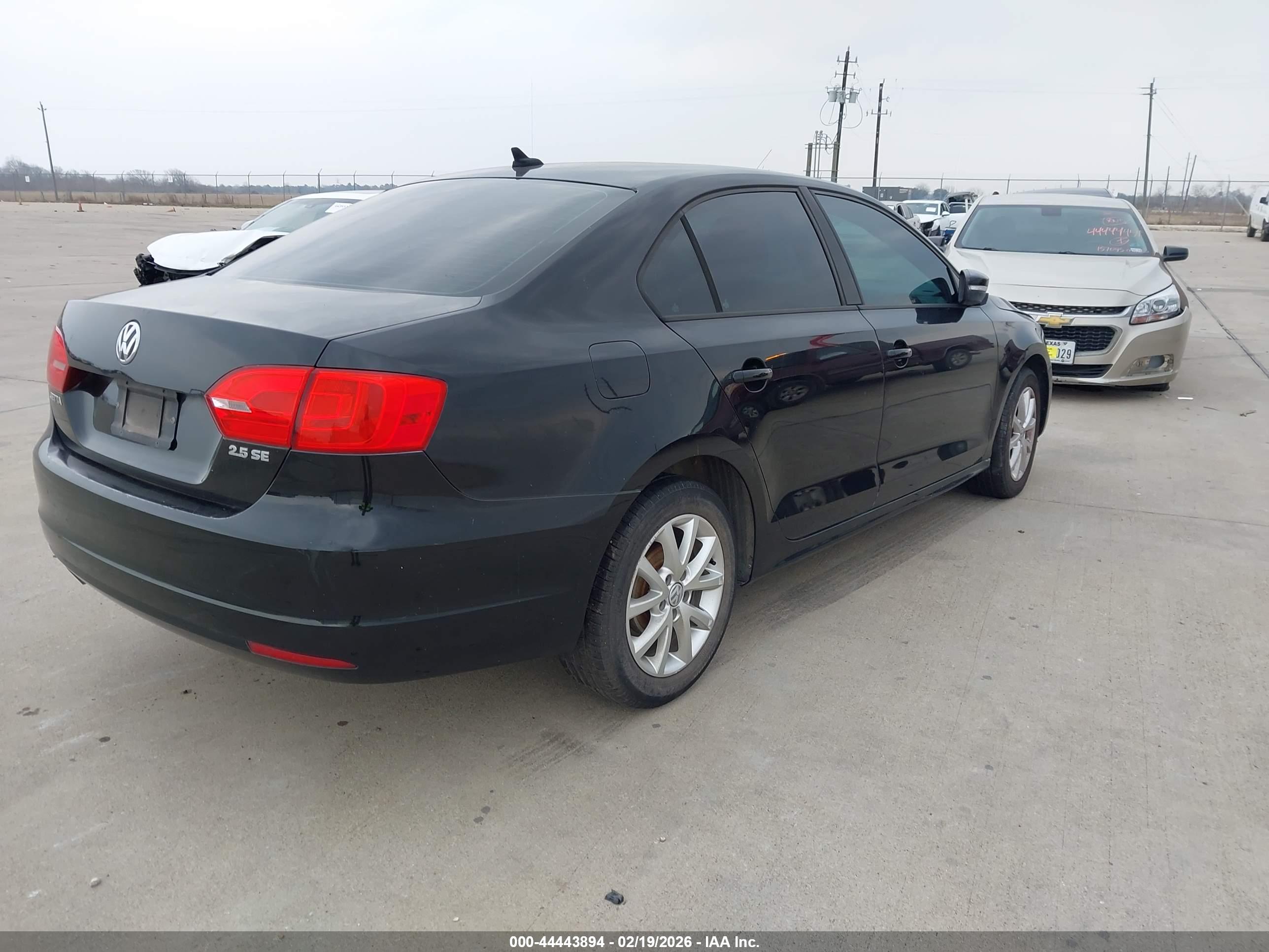 VOLKSWAGEN JETTA image 4