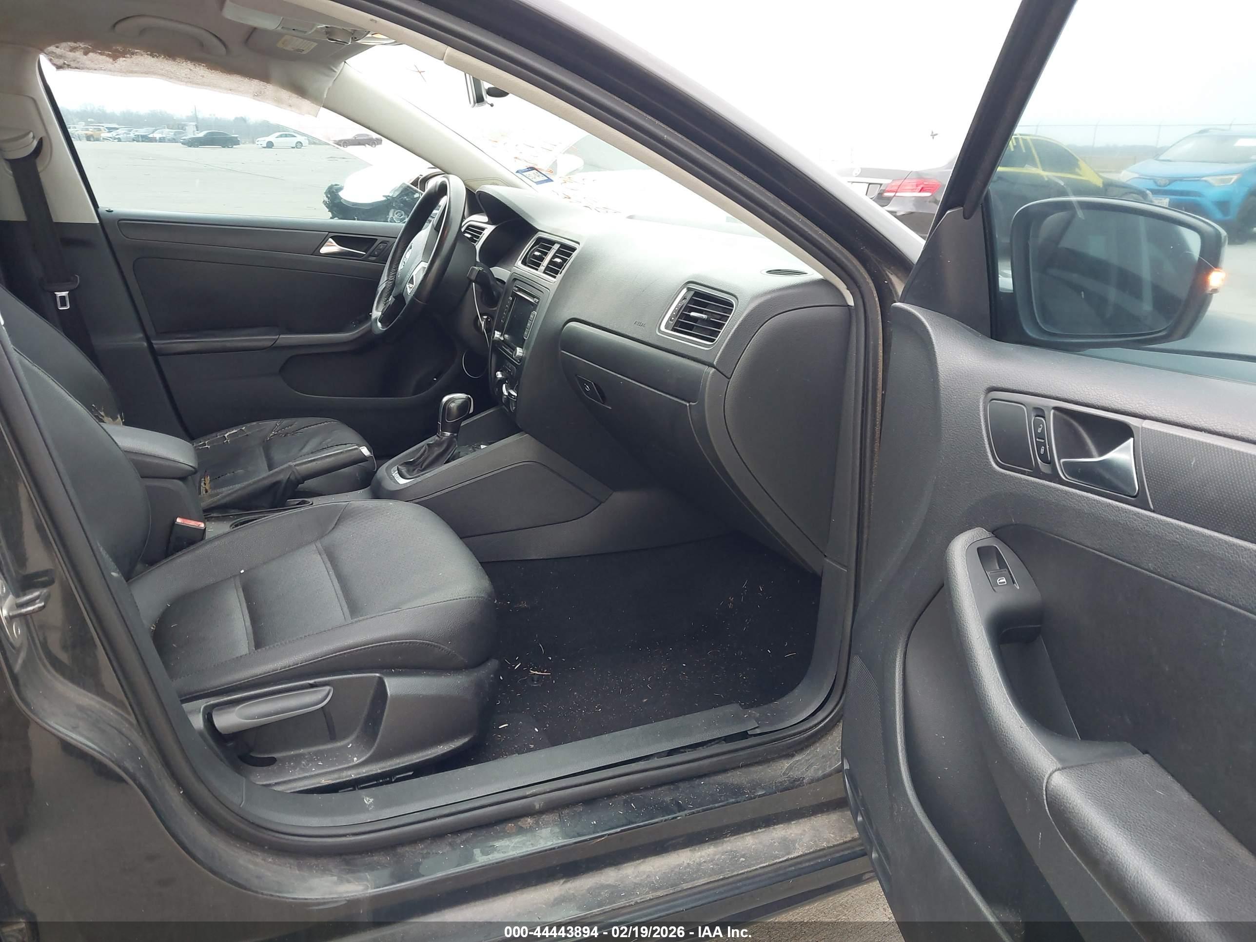 VOLKSWAGEN JETTA image 5