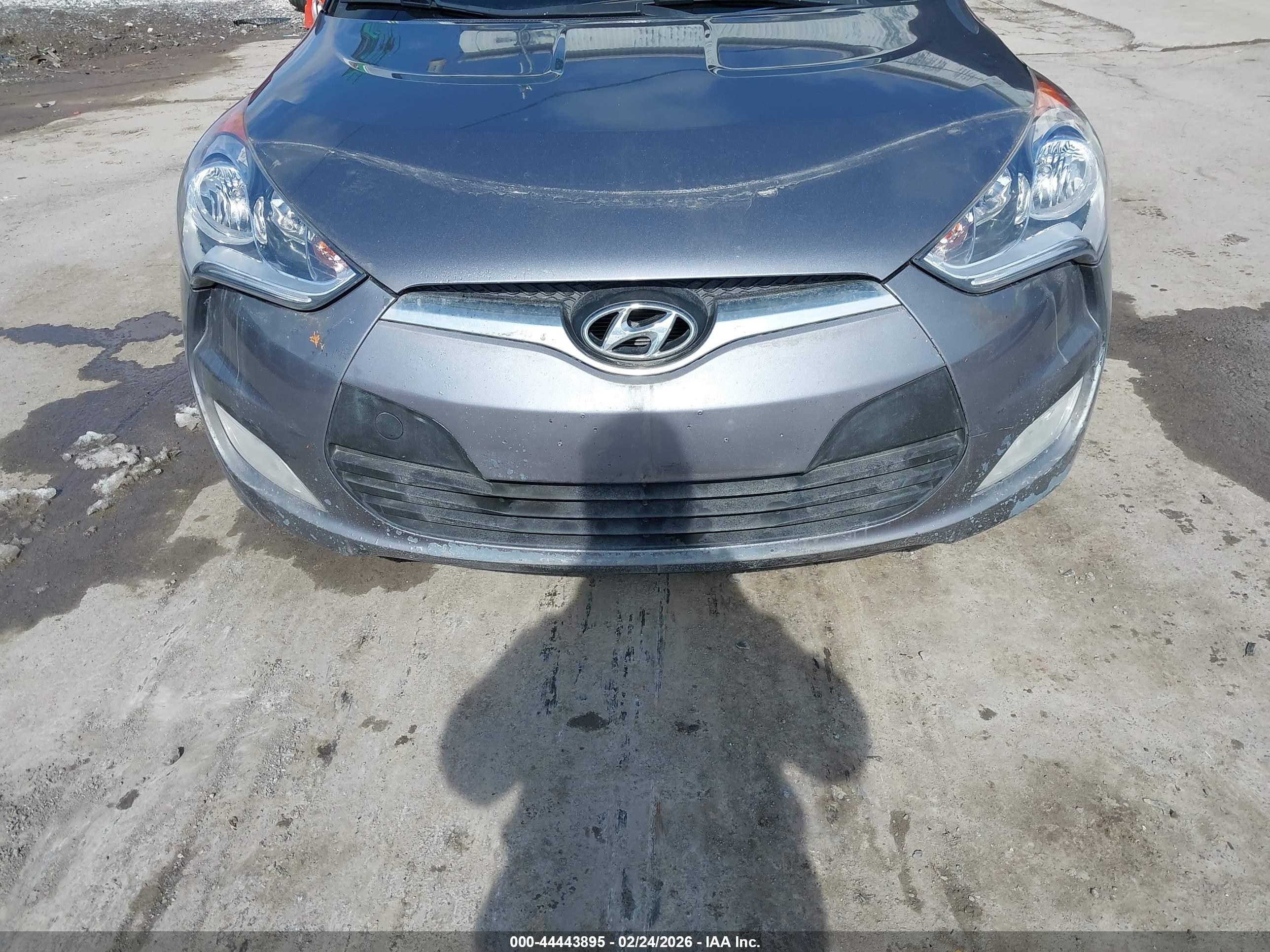 HYUNDAI VELOSTER image 6