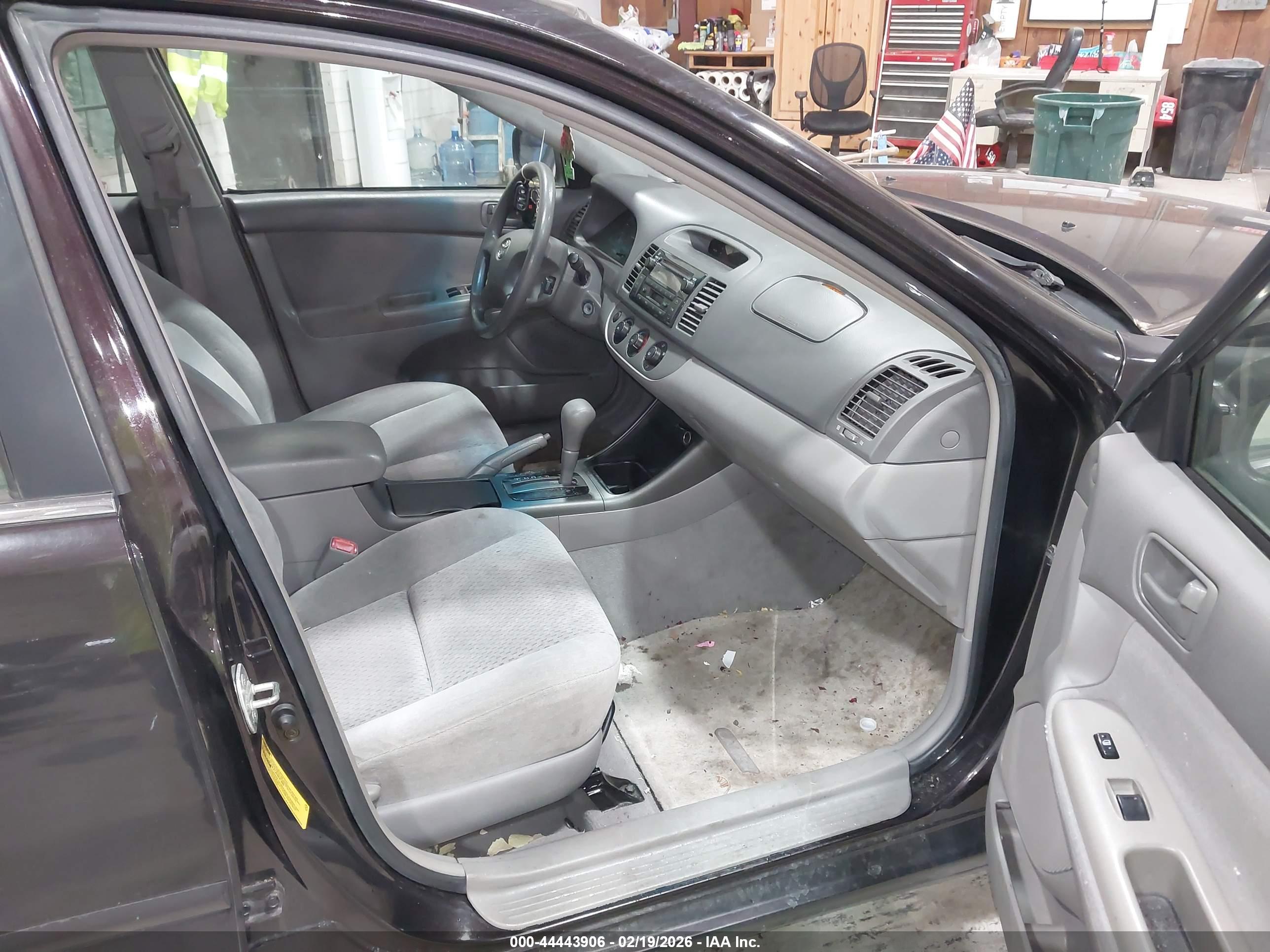 TOYOTA CAMRY image 5