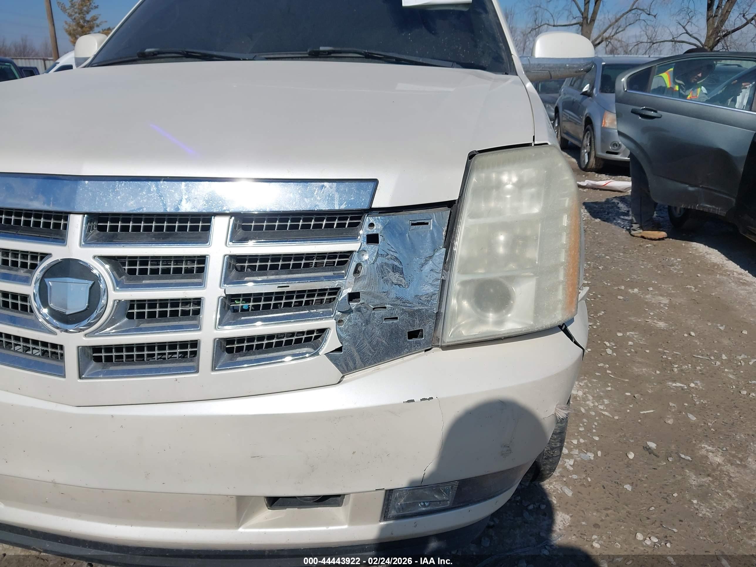 CADILLAC ESCALADE image 6