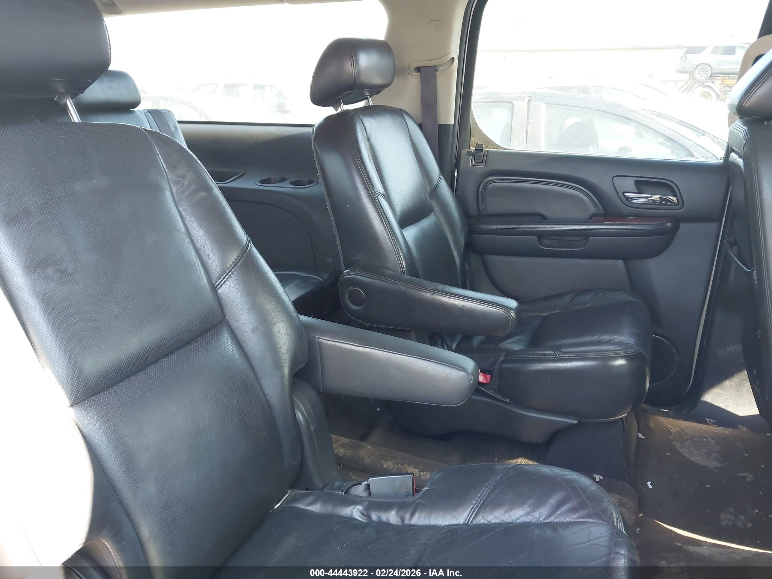 CADILLAC ESCALADE image 8