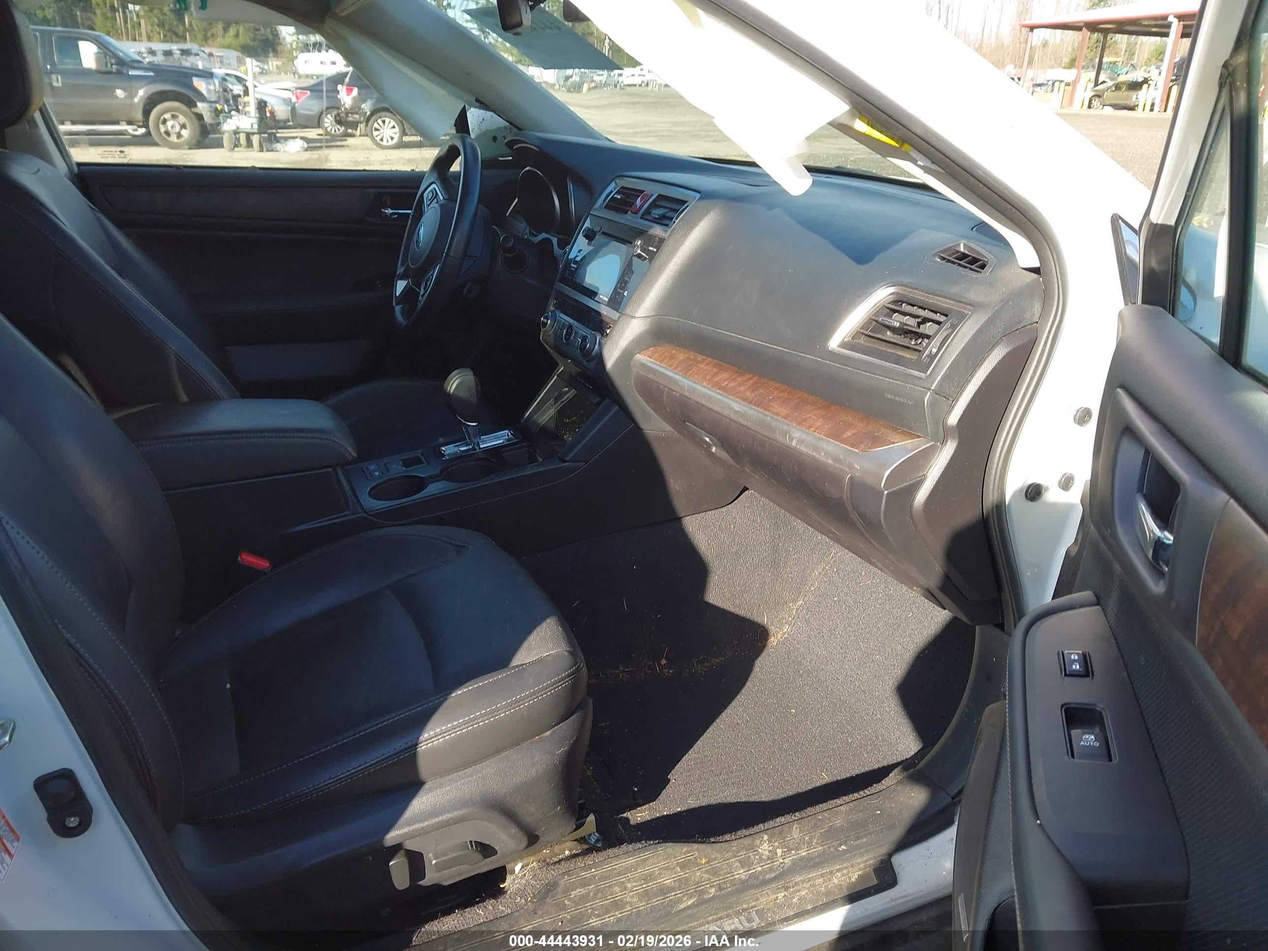 SUBARU OUTBACK image 5