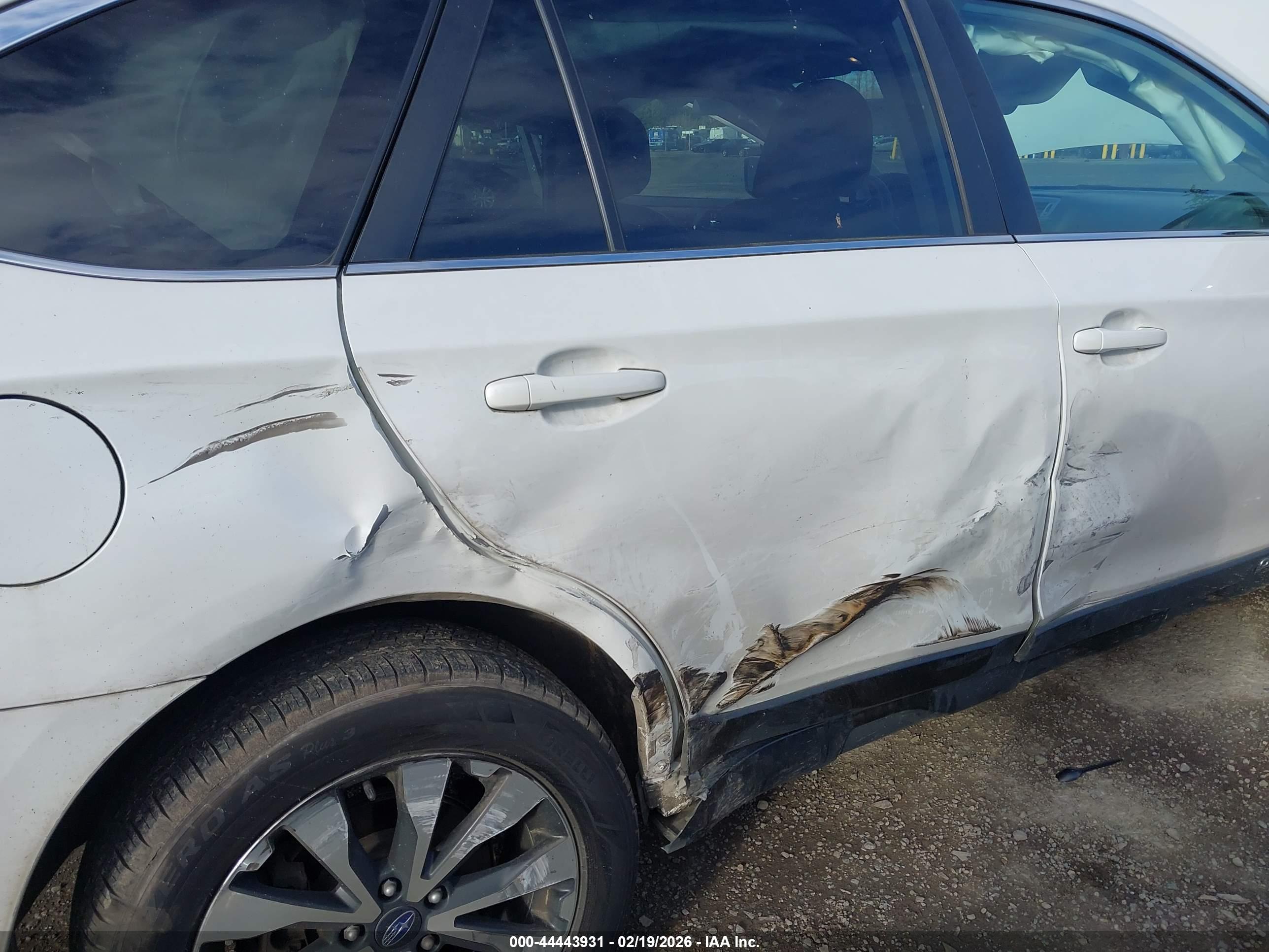 SUBARU OUTBACK image 6
