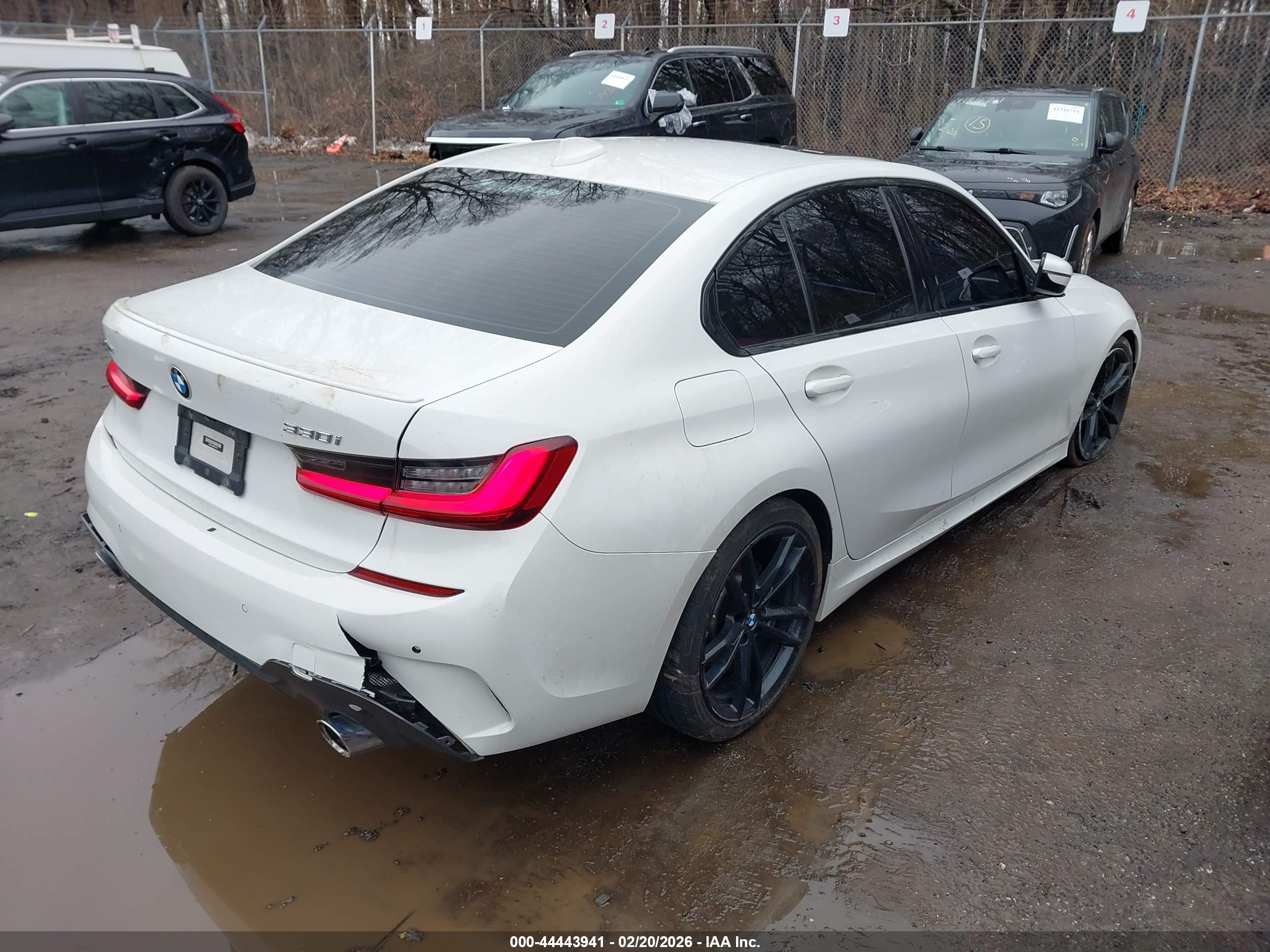 BMW 330I image 4
