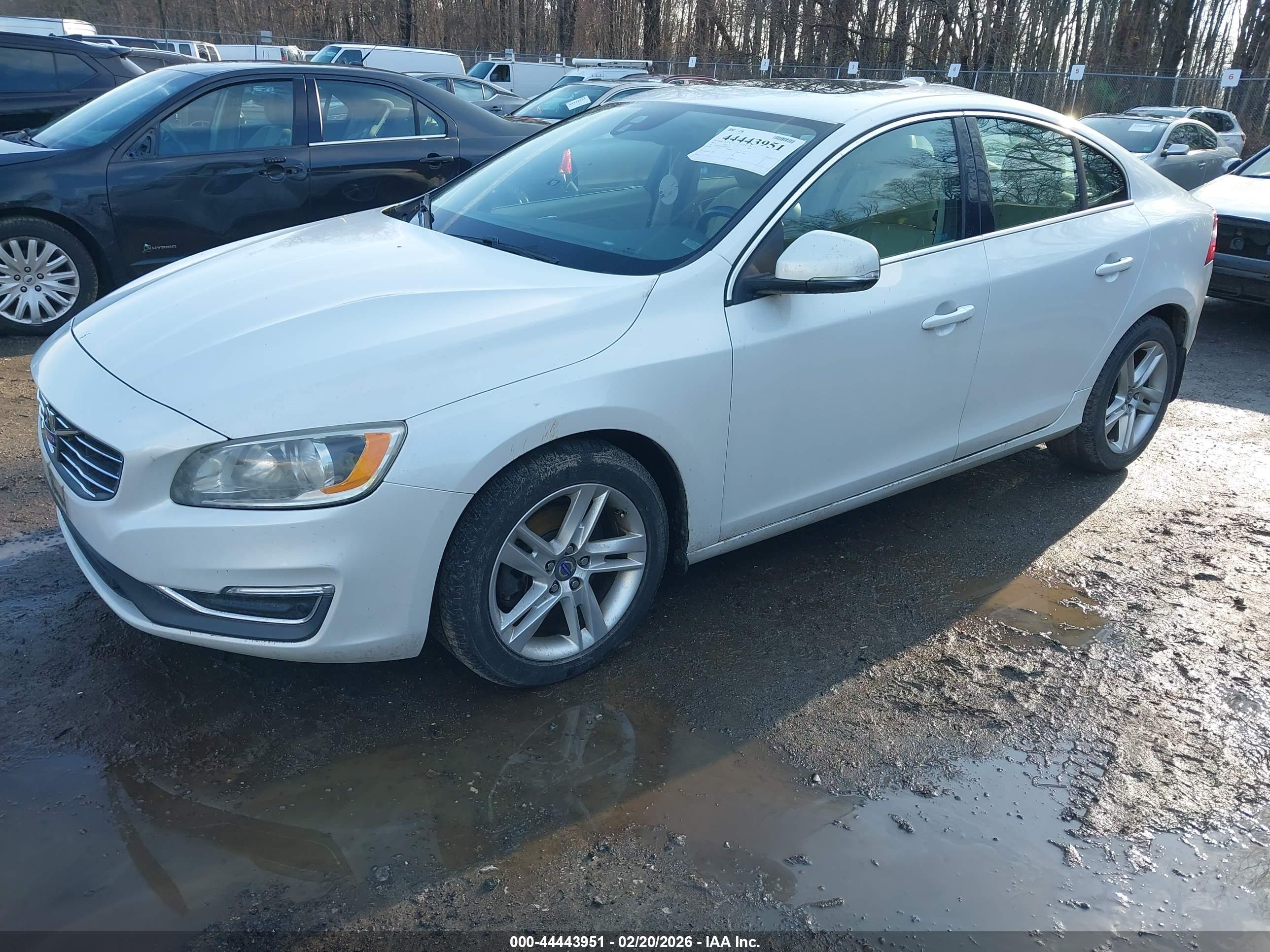 VOLVO S60 image 2