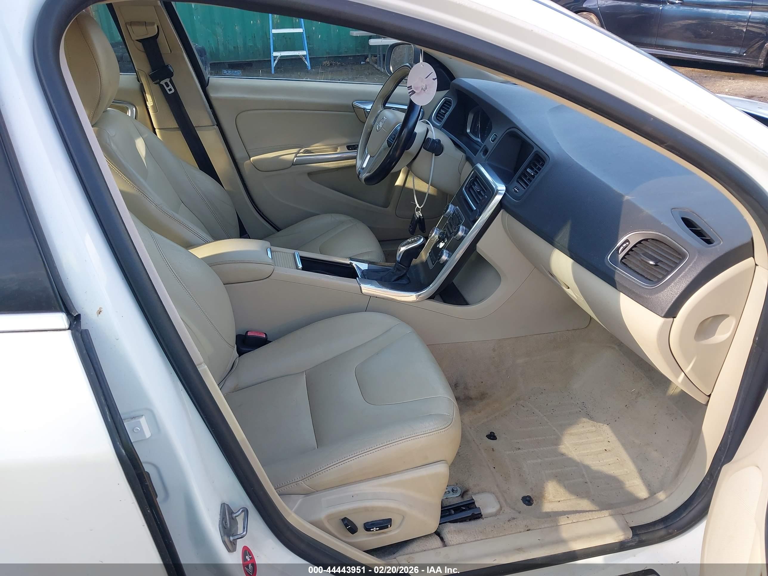 VOLVO S60 image 5