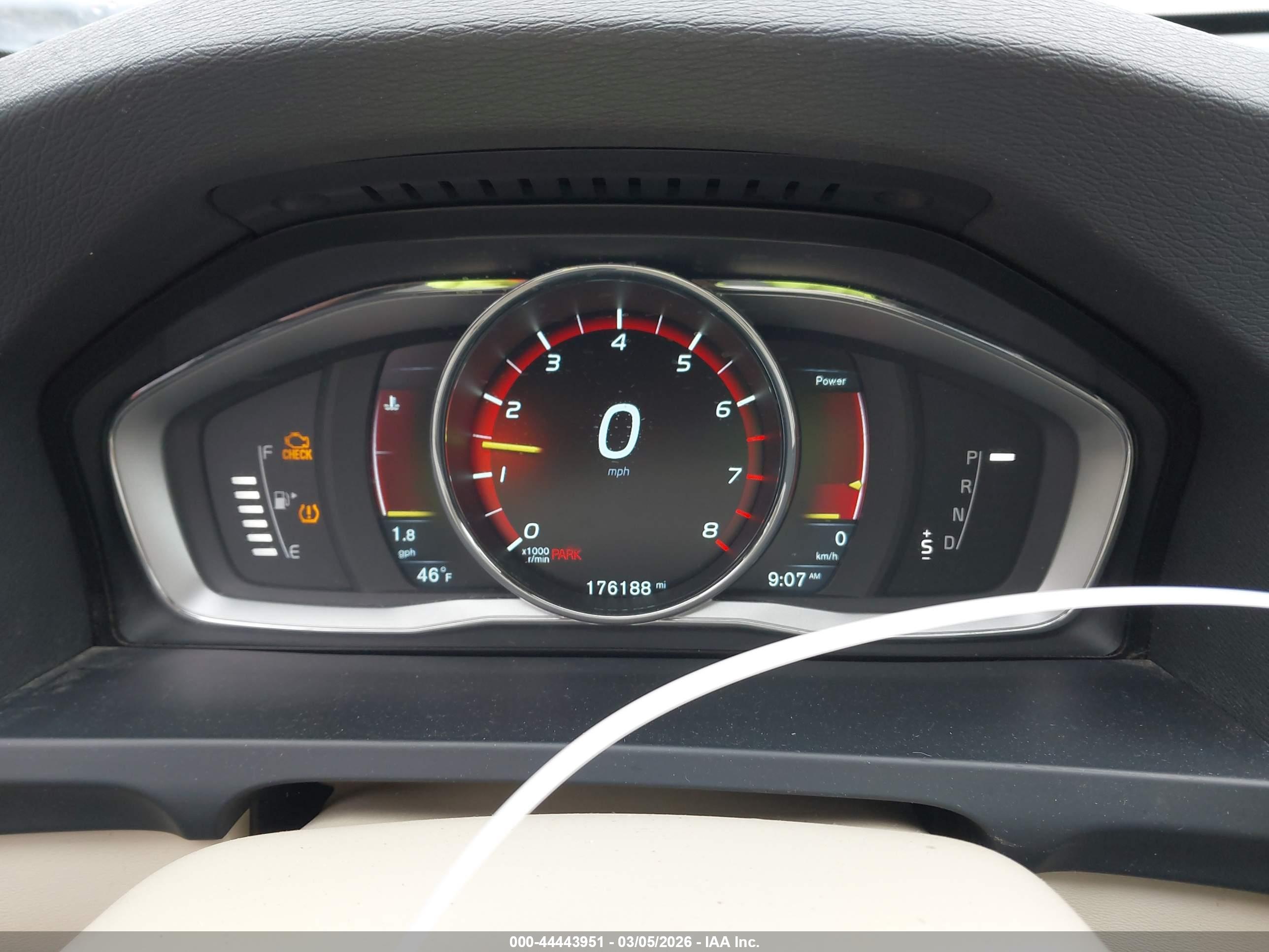 VOLVO S60 image 7