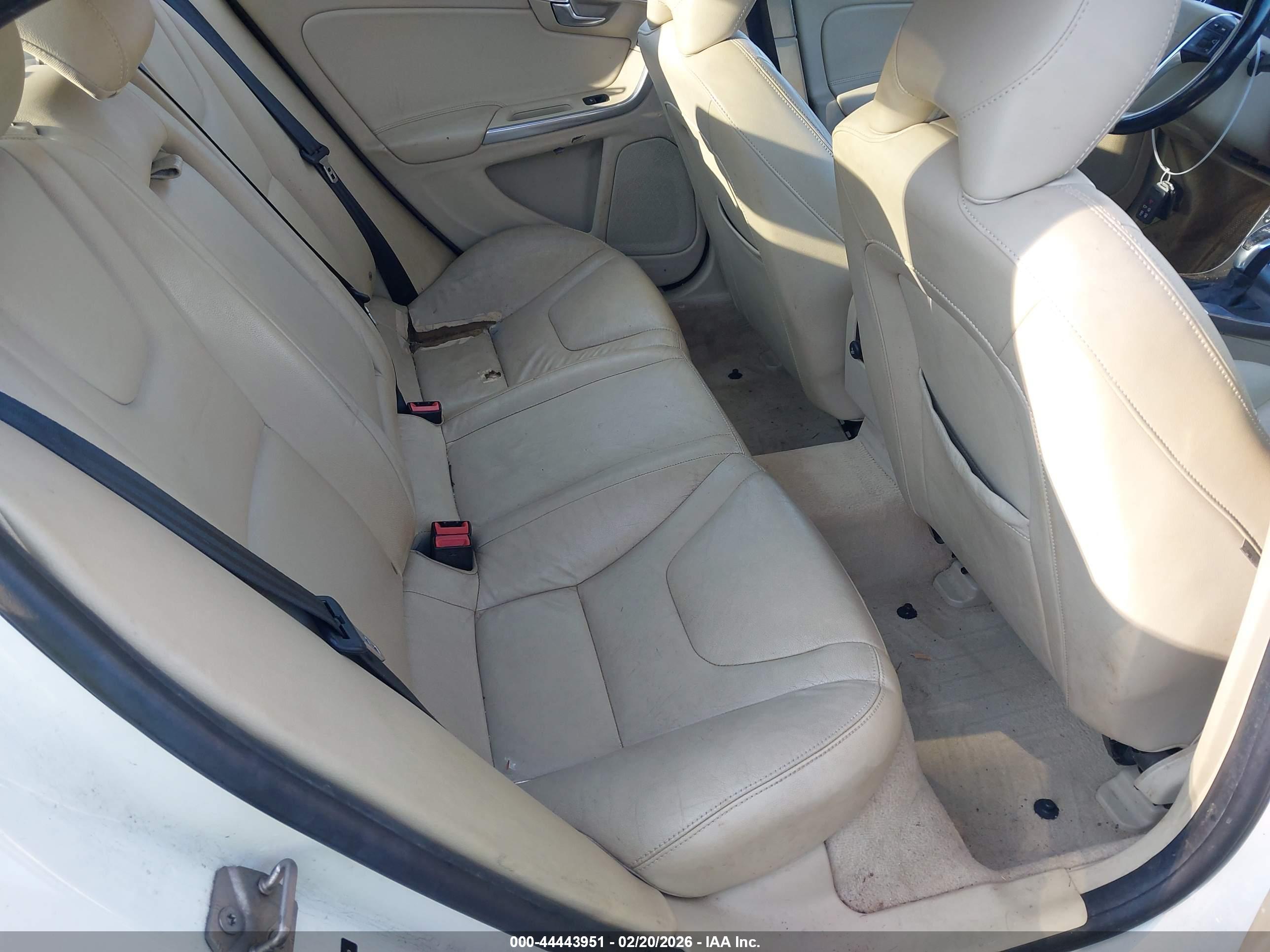 VOLVO S60 image 8