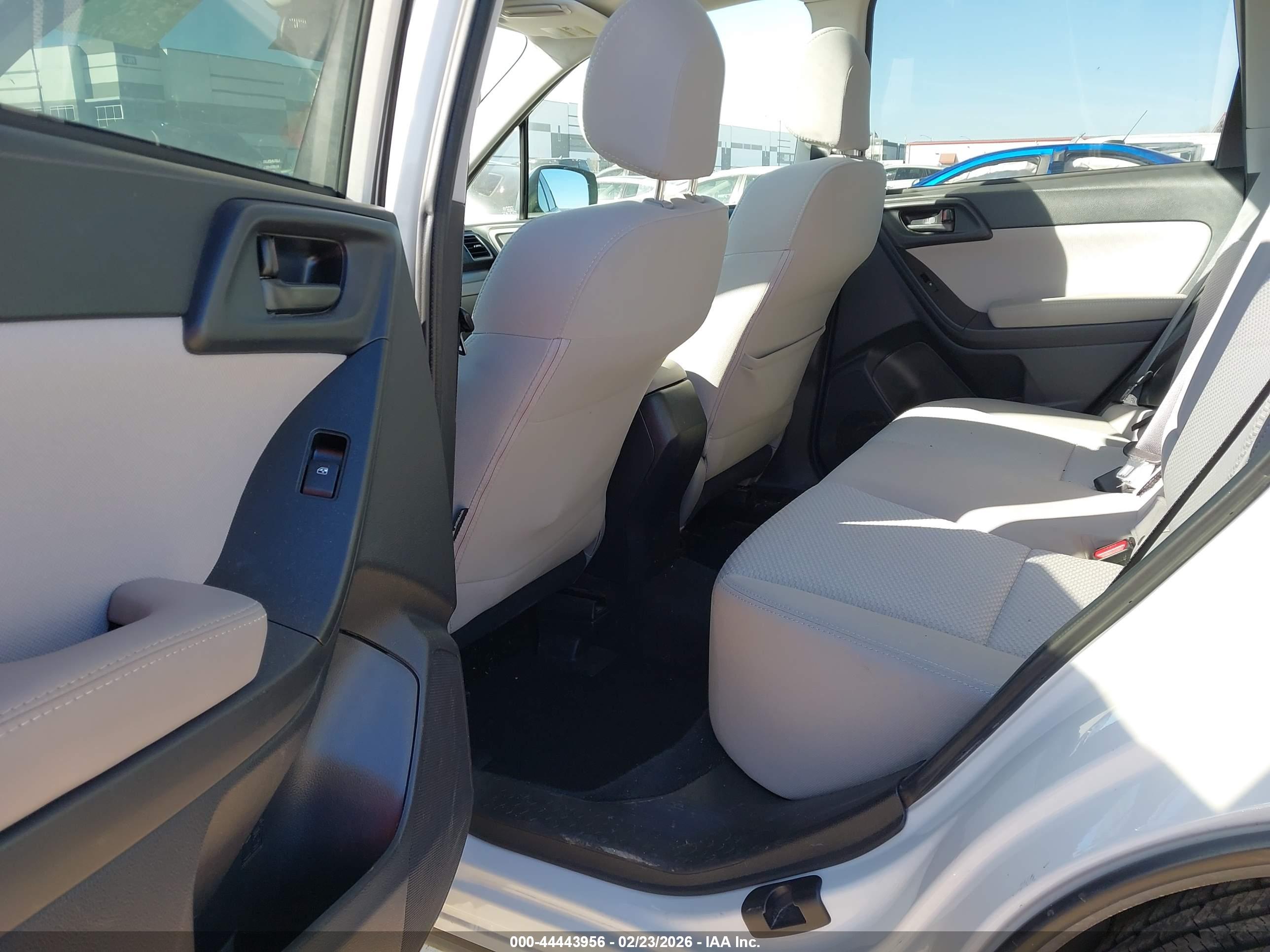 SUBARU FORESTER image 8