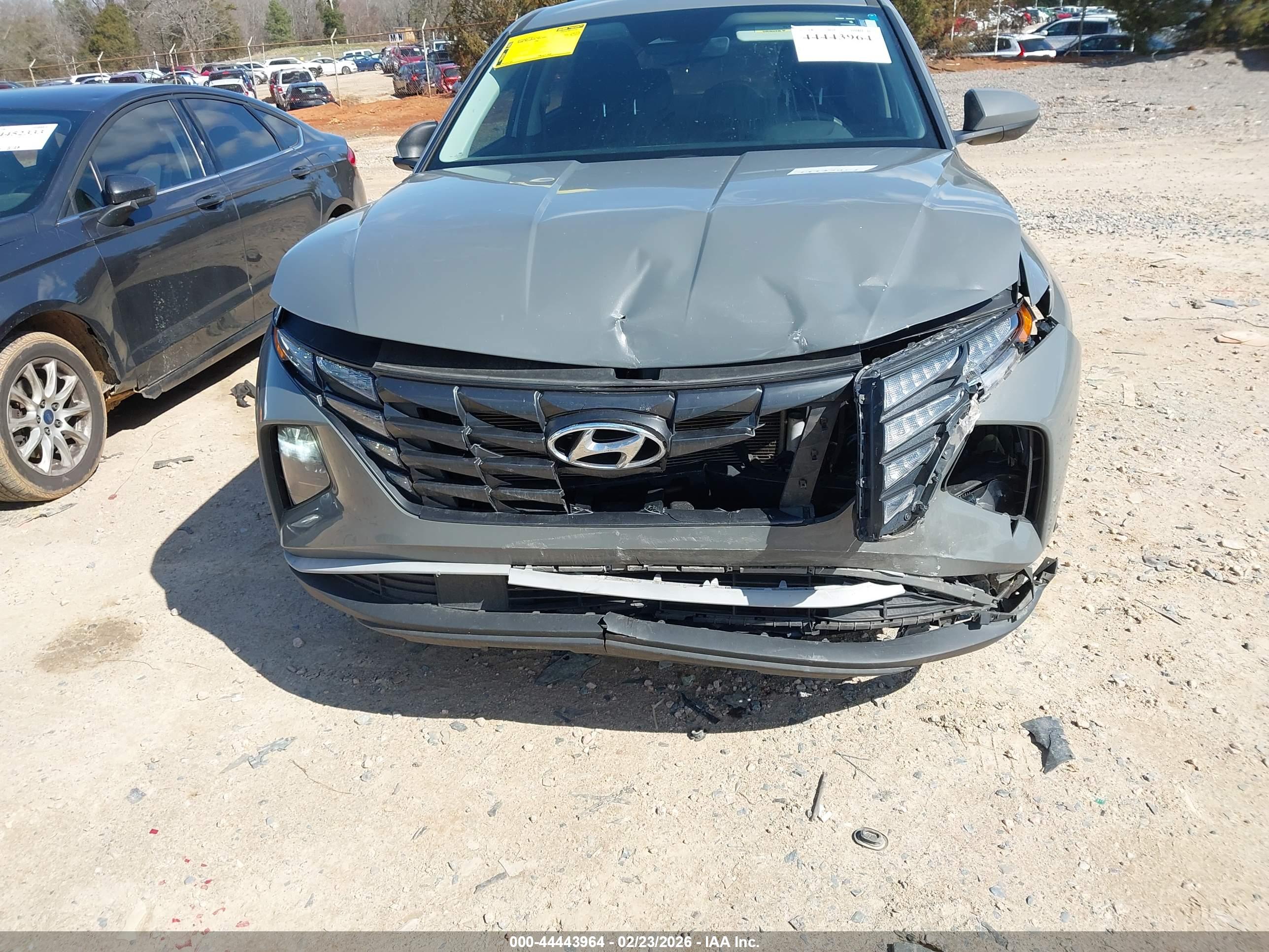 HYUNDAI TUCSON image 6