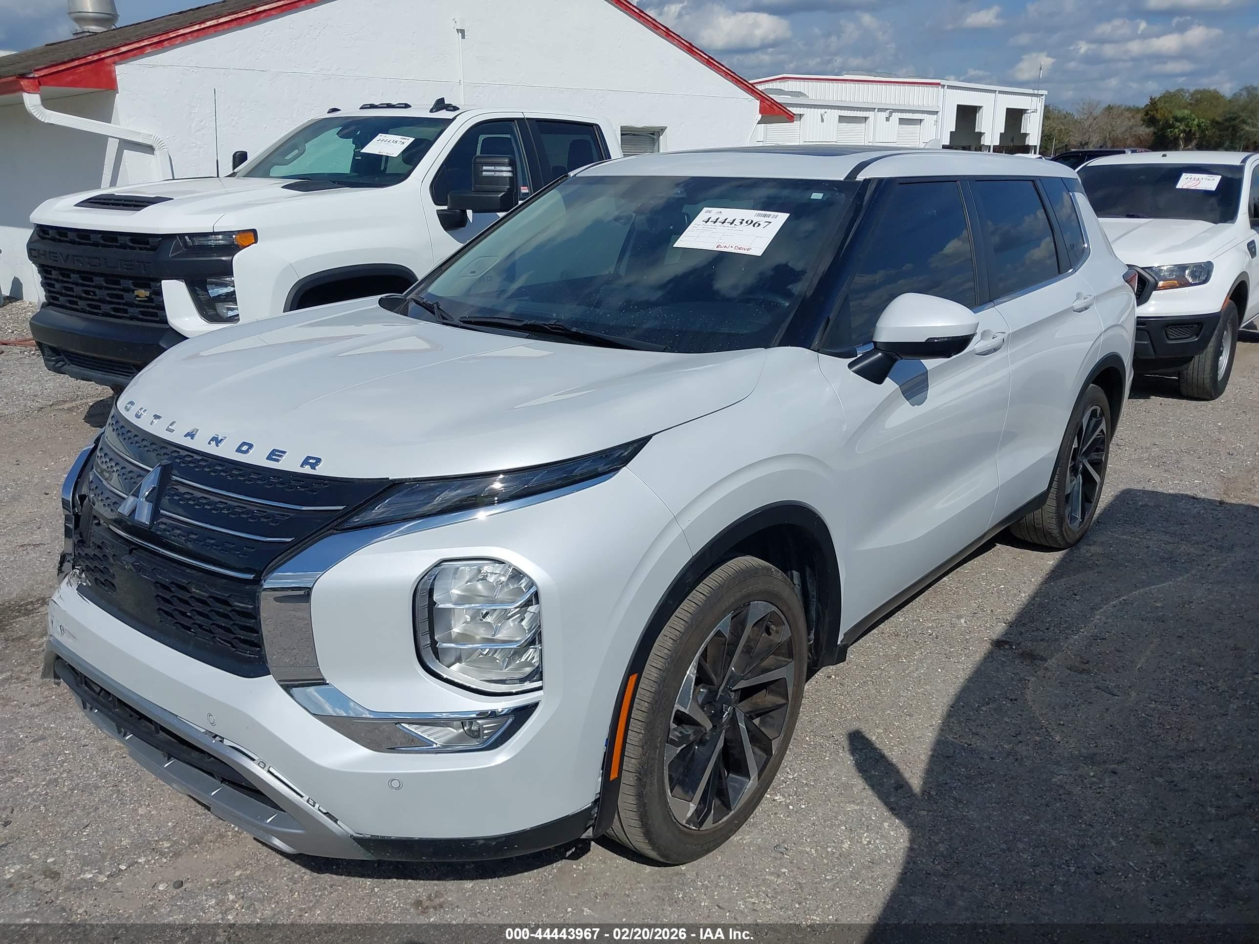 MITSUBISHI OUTLANDER image 2
