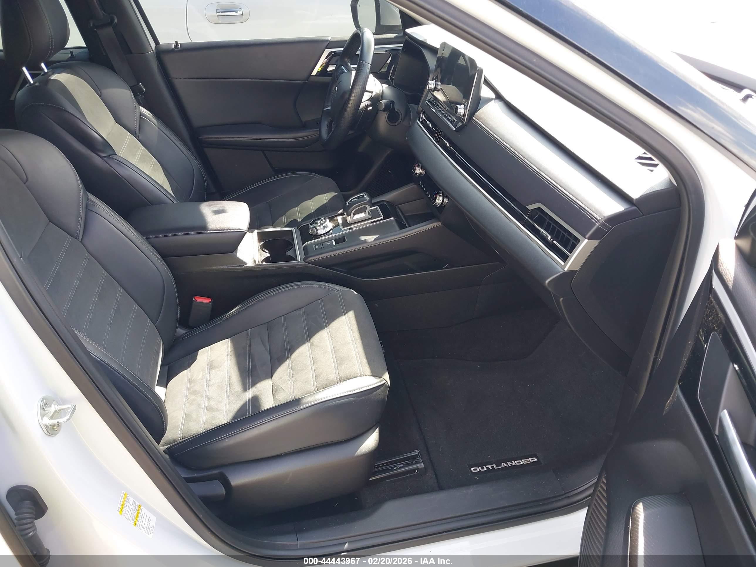 MITSUBISHI OUTLANDER image 5
